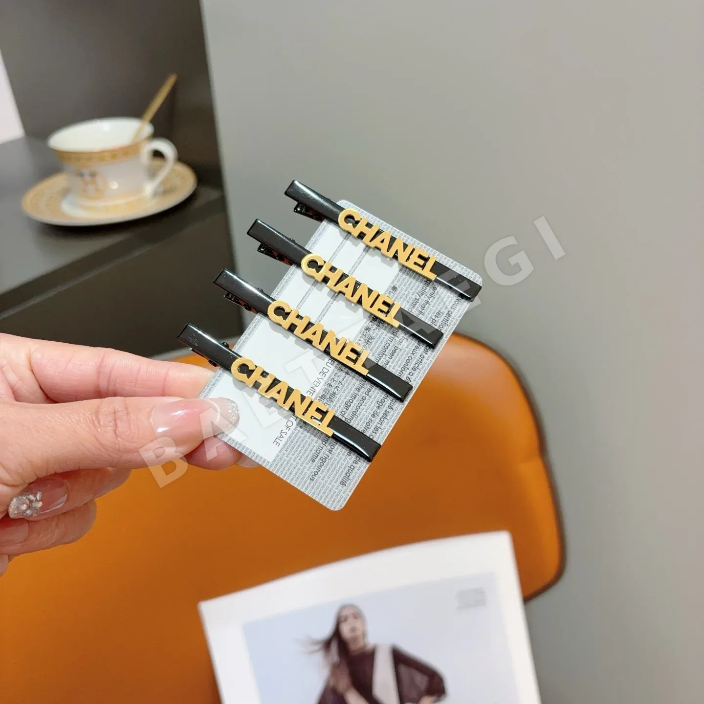 샤넬 클래식 로고 BB 헤어 클립 183048