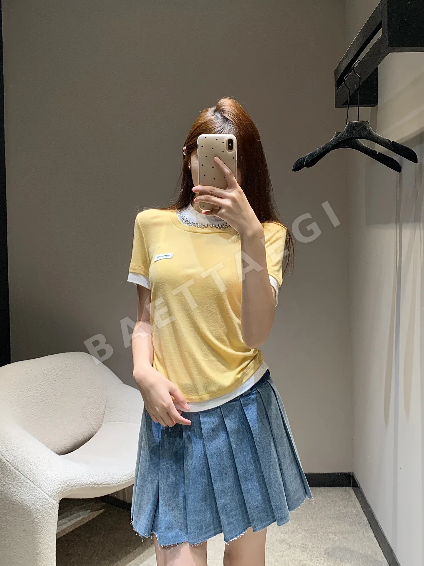 미우미우 라인스톤 넥 페이크 투피스 슬림핏 반팔 티셔츠 상세 이미지 9
