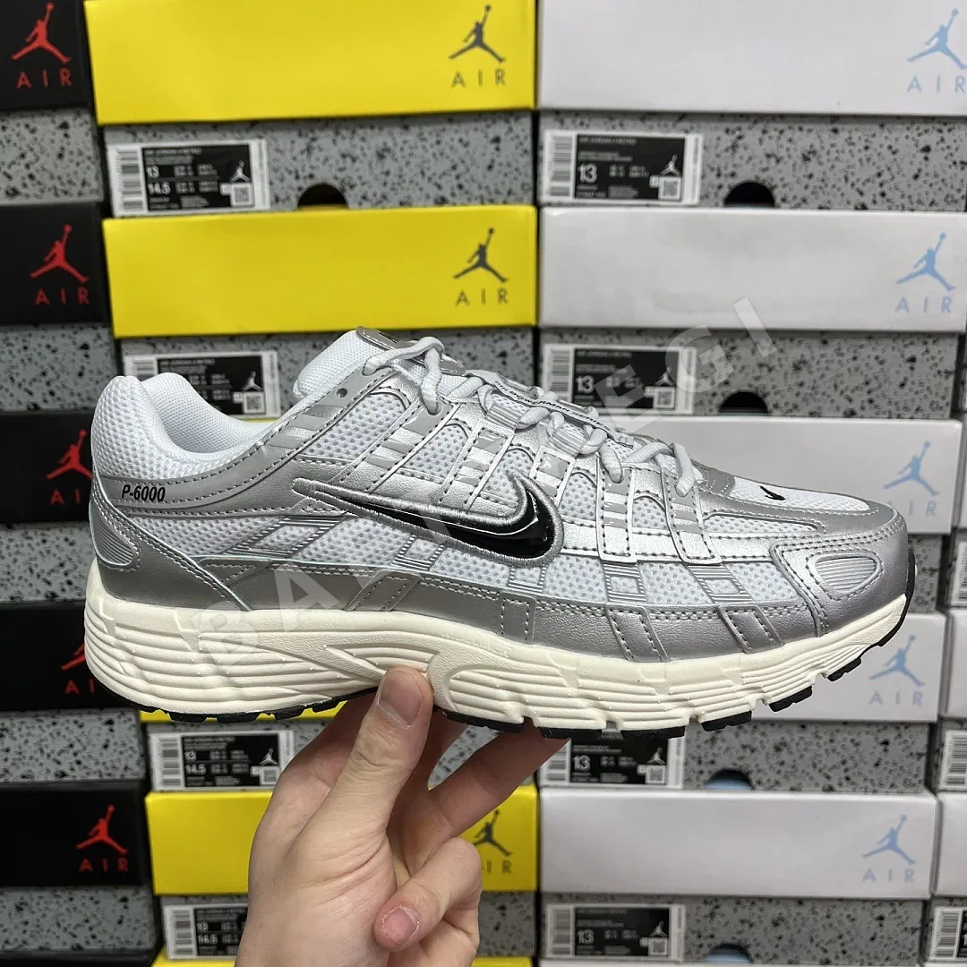 나이키 [CS] P 6000 CD6404-105 201531 Nike P-6000 White Metallic Silver Flat Black 상세 이미지 7