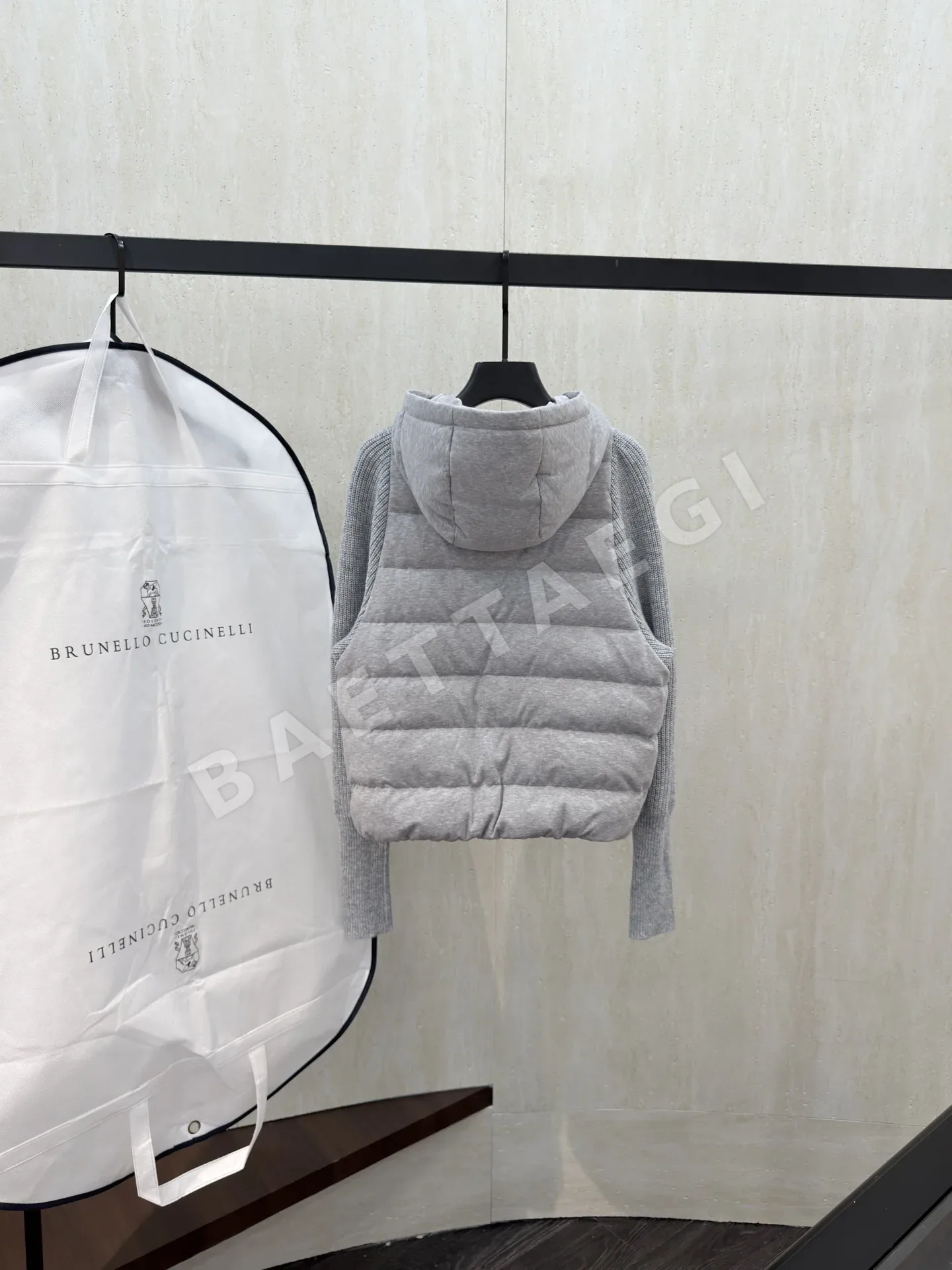 몽클레르 여성 패딩 상세 이미지 8