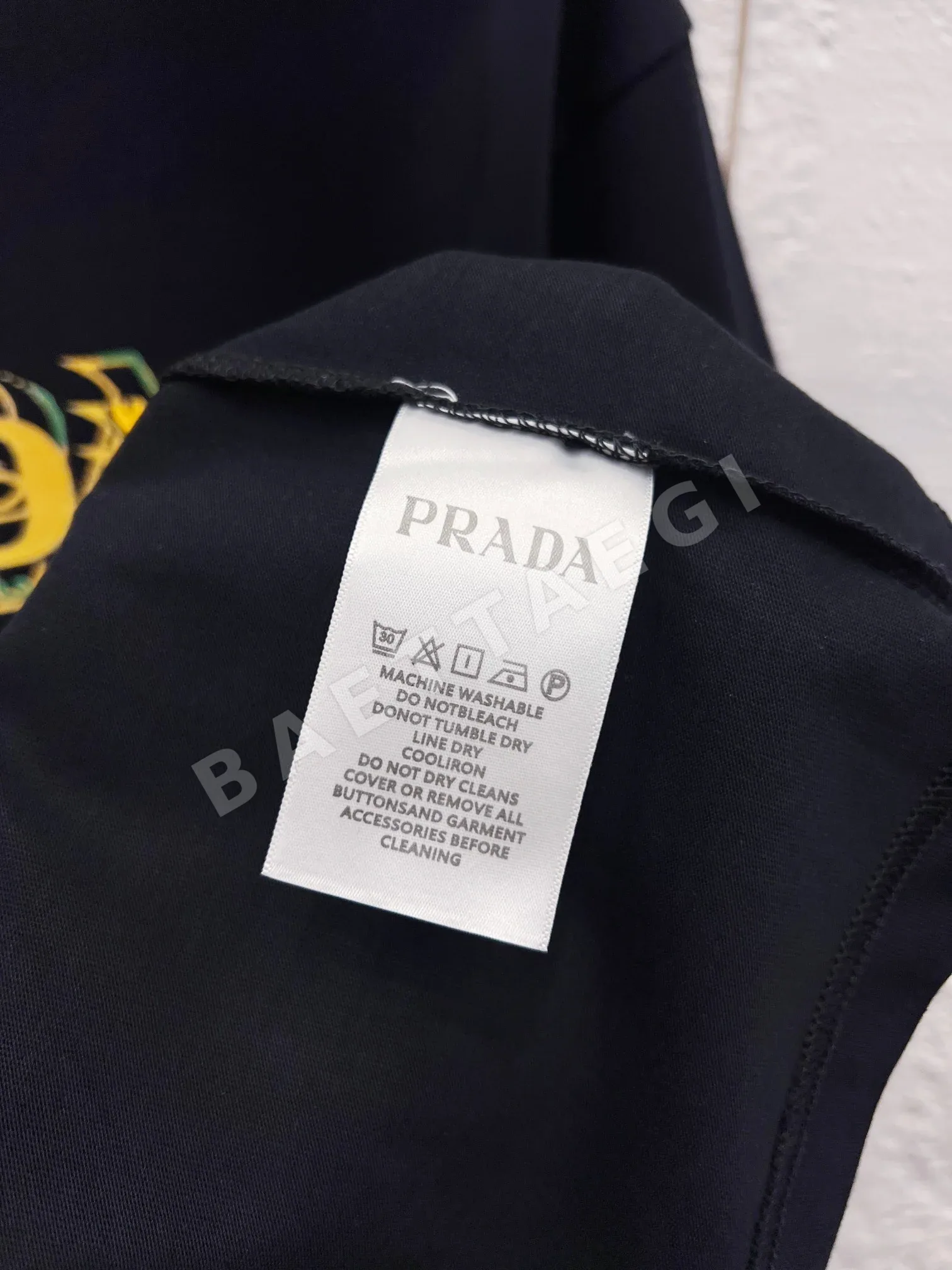 프라다 여성 로고 프린트 반팔 티셔츠 상세 이미지 8