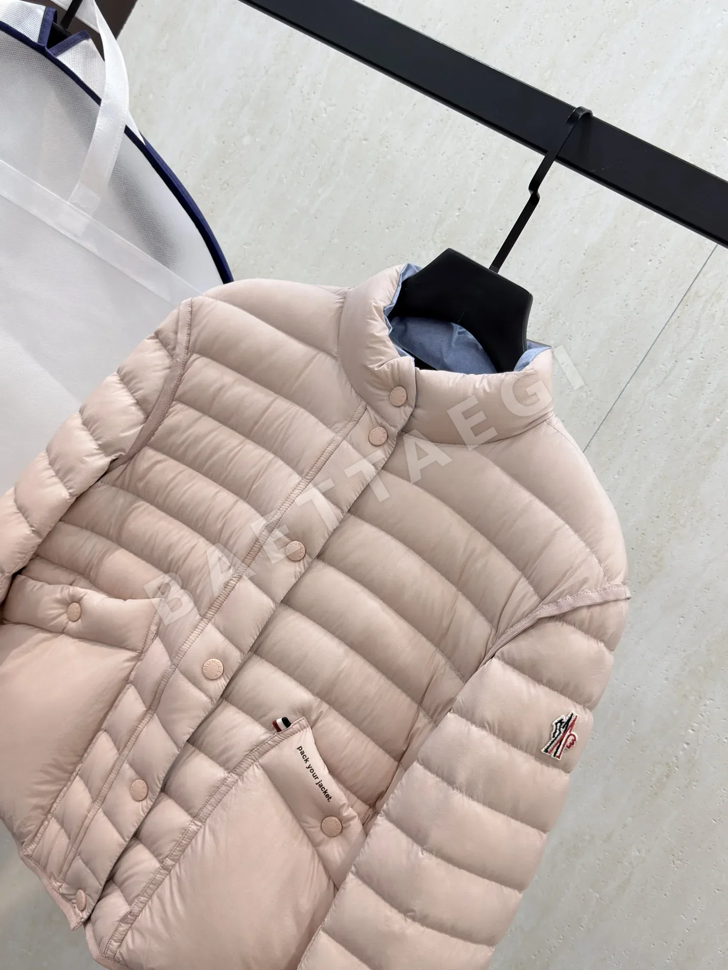 몽클레르 아잘리 쇼트 다운 자켓 상세 이미지 3