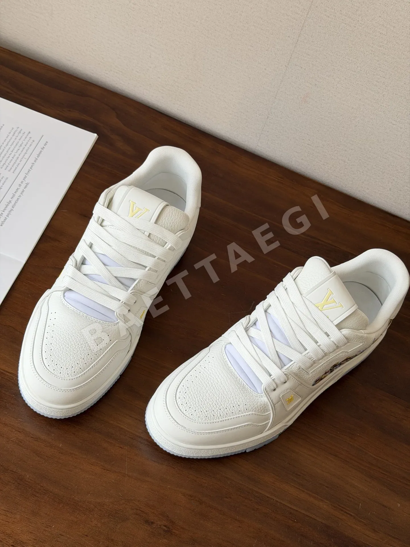 루이비통 LV Trainer 2026 플로럴 자수 스니커즈 상세 이미지 9