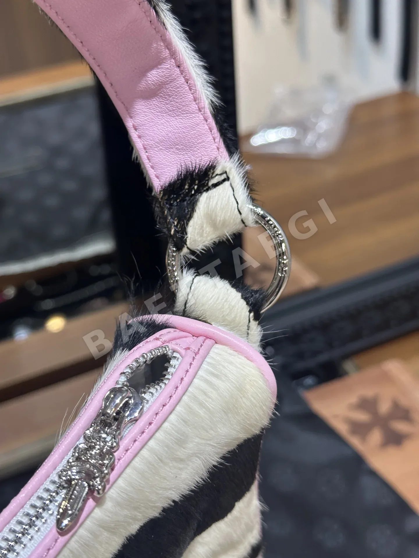크롬하츠 제브라 치킨 너겟 숄더 가방 상세 이미지 9