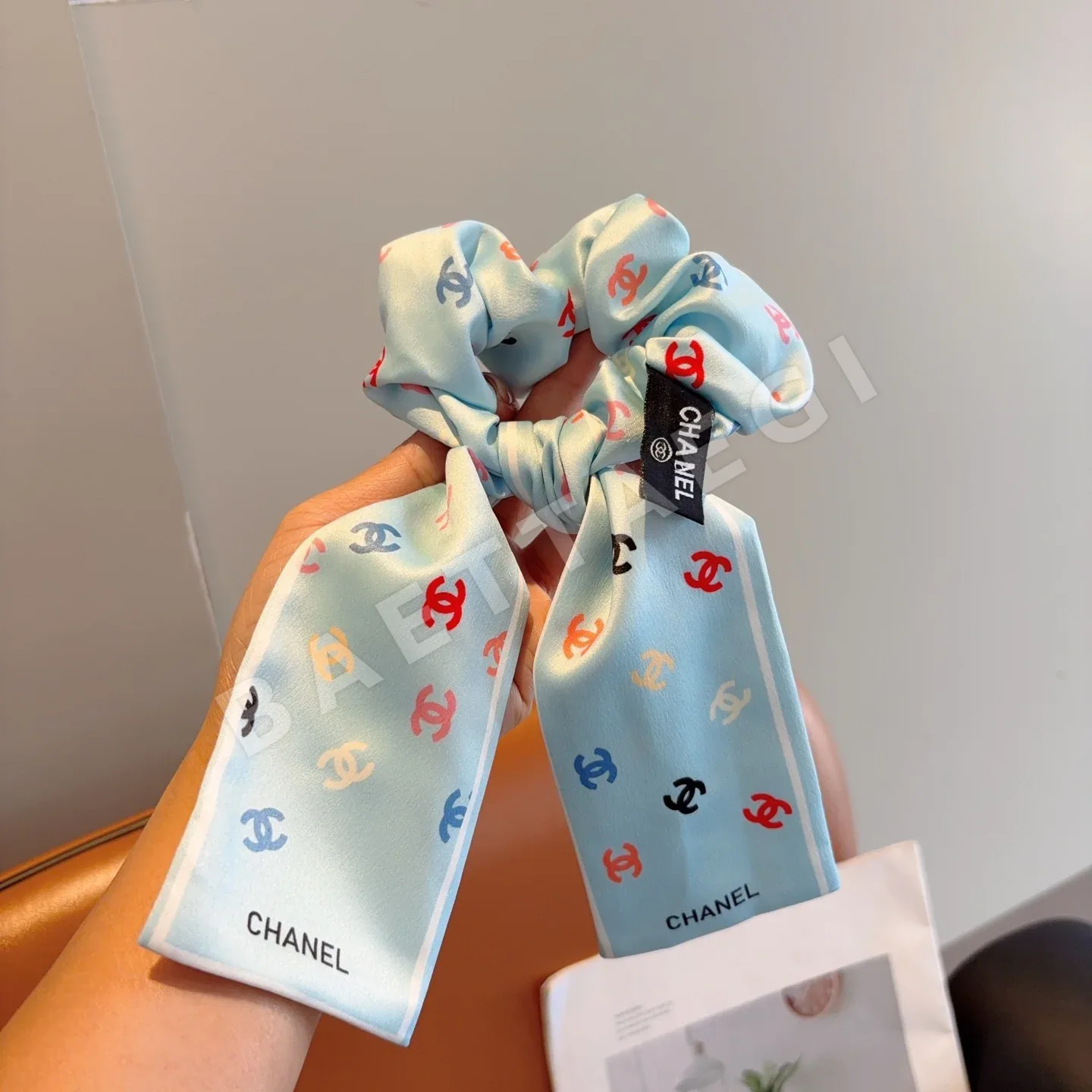 샤넬 리본 로고 장식 헤어 고무줄 183078