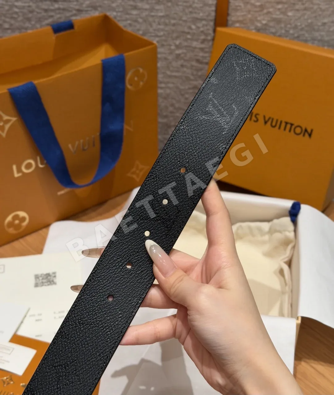 루이비통 이니셜 모노그램 미드나이트 리버시블 벨트 상세 이미지 8