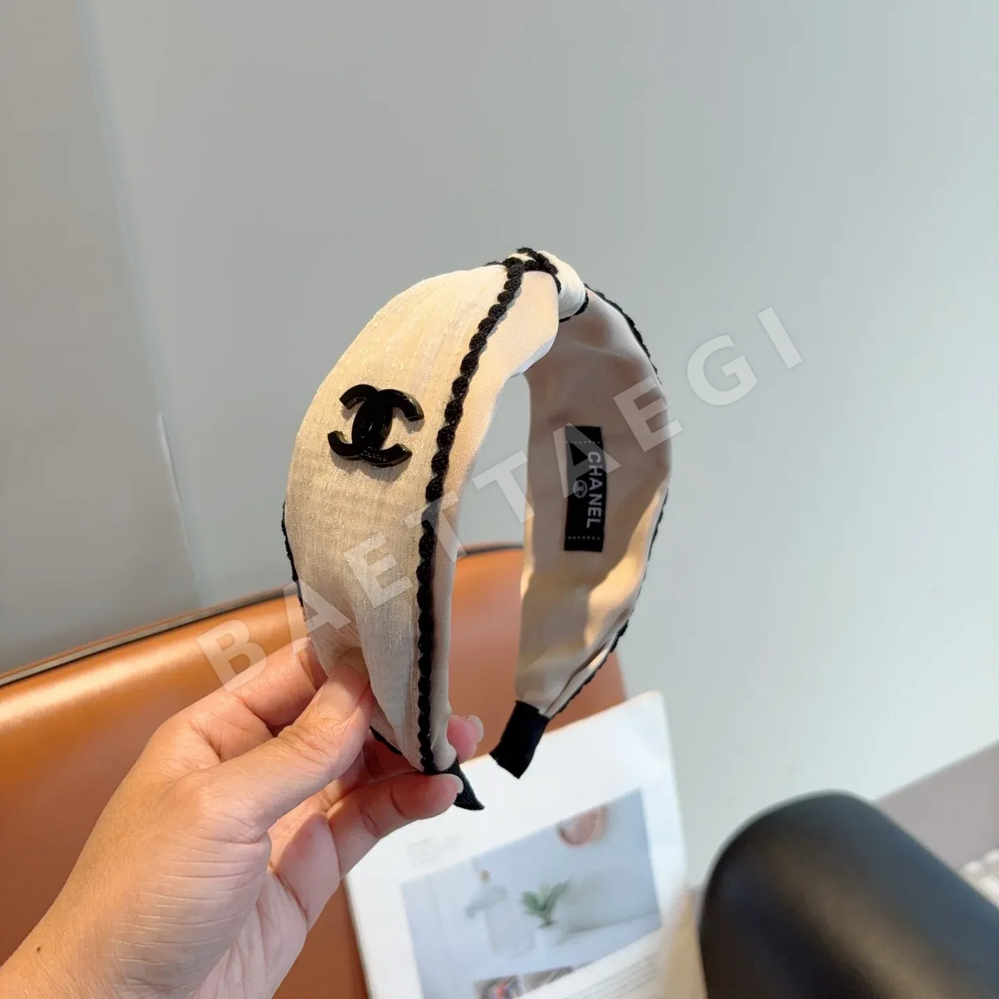 샤넬 레터 모티프 와이드 헤드밴드 헤어악세 상세 이미지 2