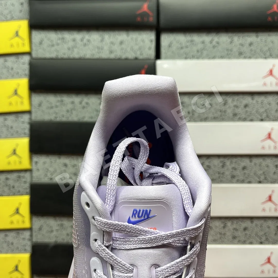 나이키 [CG] 보메로 프리미엄 HM5973-503 201995 Nike Vomero Premium 상세 이미지 2