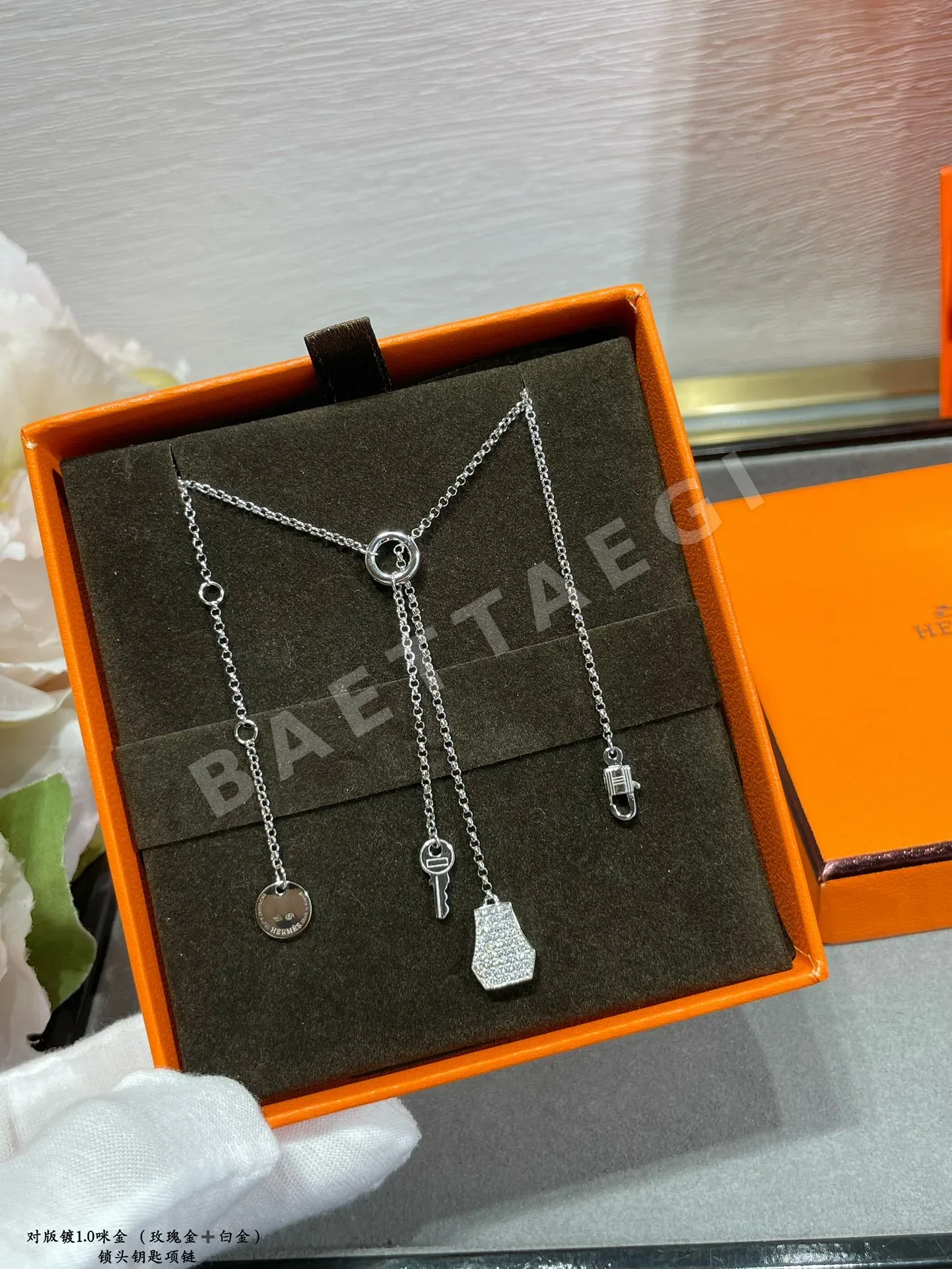 에르메스 18K 골드 자물쇠 열쇠 목걸이 상세 이미지 3