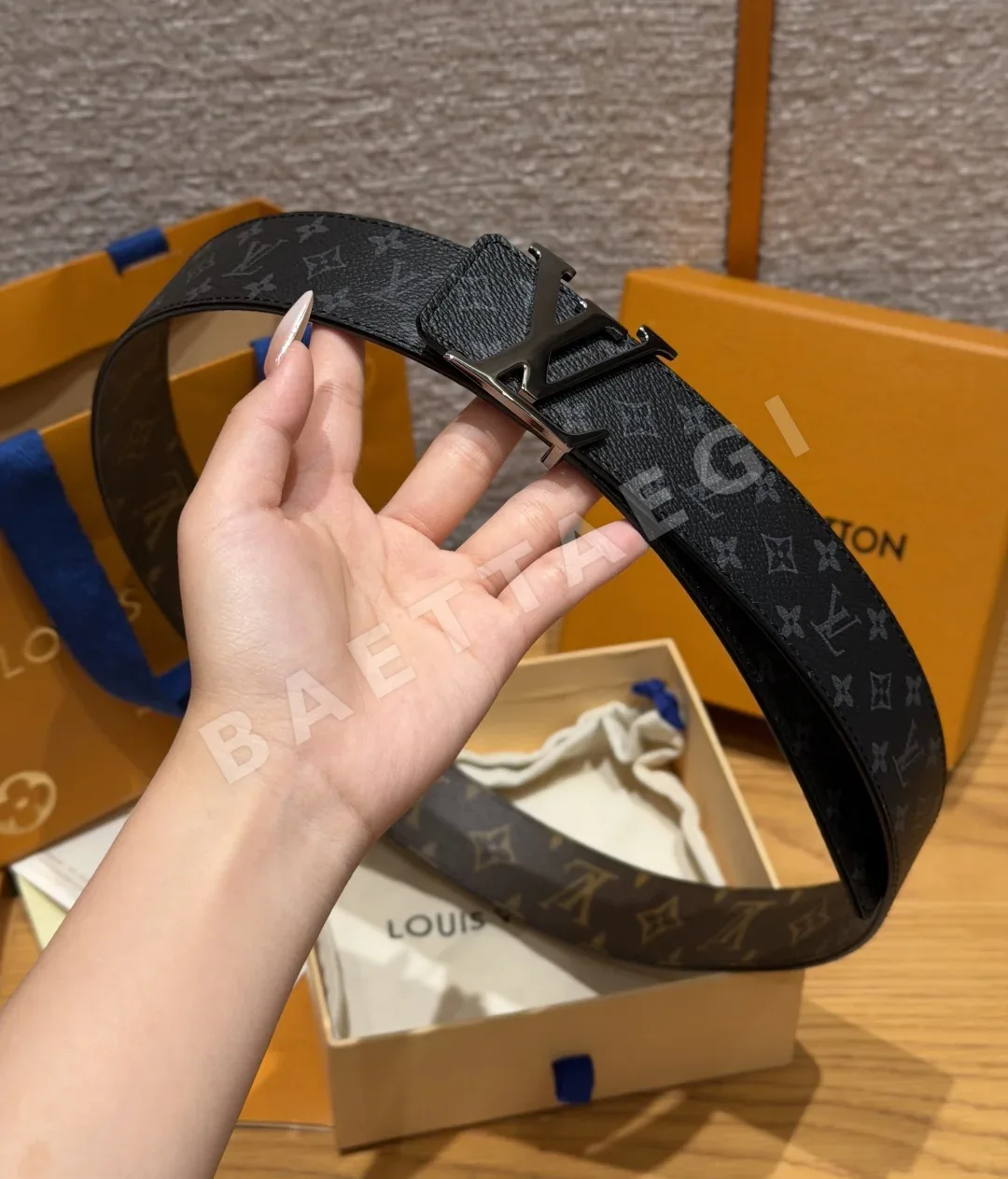 루이비통 이니셜 40mm 리버시블 벨트 상세 이미지 4