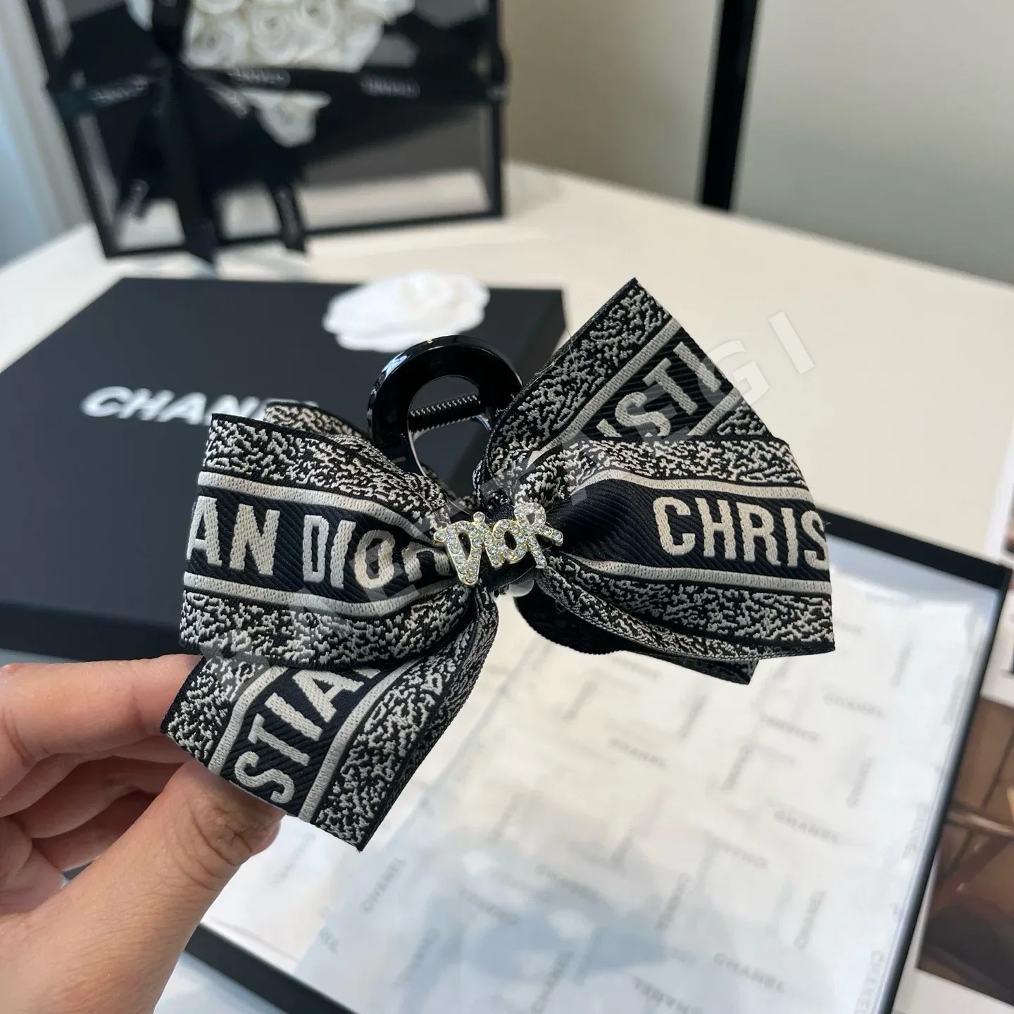 디올 CD 클립 헤어악세사리 상세 이미지 3