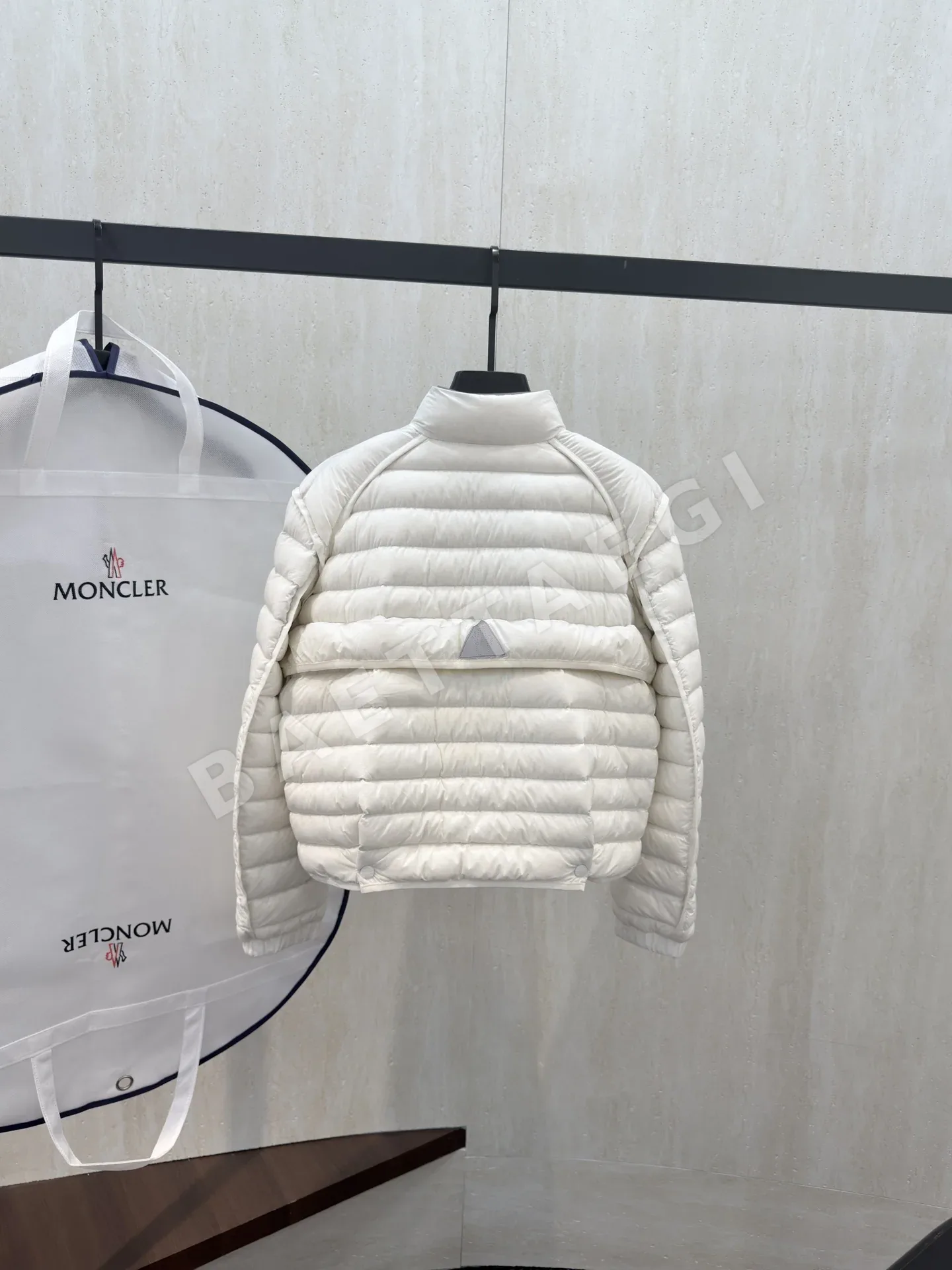 몽클레르 그레노블 마둘라인 패커블 다운 재킷 상세 이미지 9