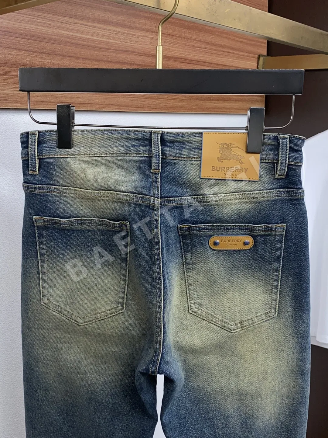 버버리 슬림핏 스트레이트 레그 남성 바지 상세 이미지 9