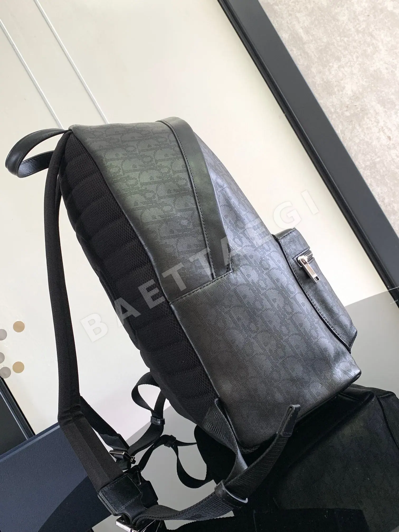 디올 라이더 레이저 컷 백팩 상세 이미지 2
