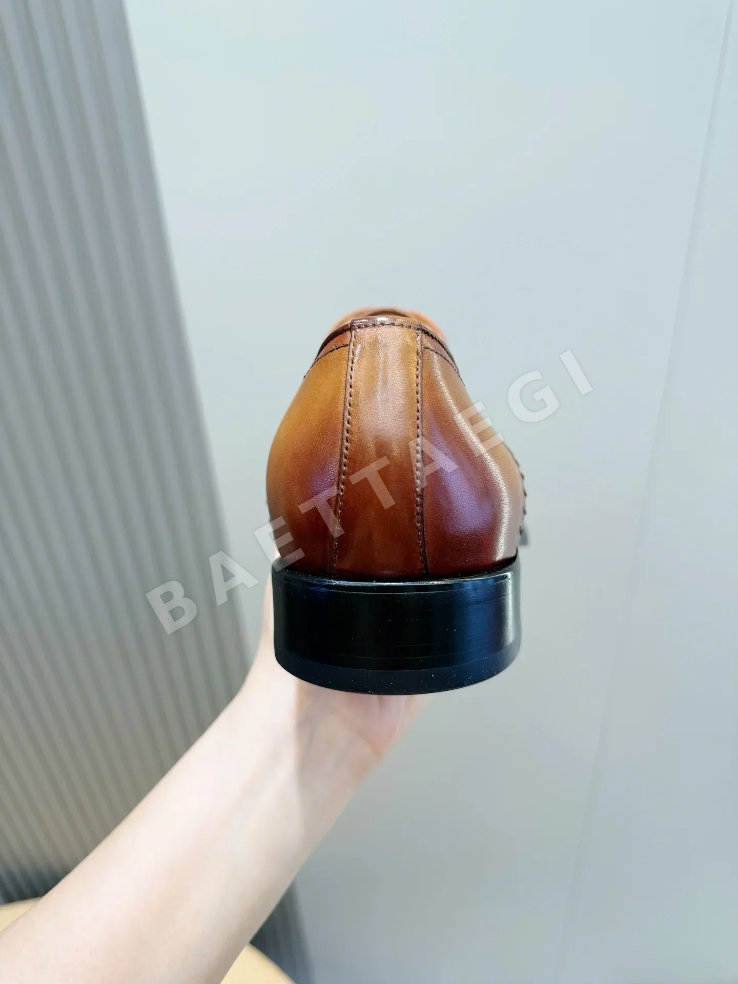벨루티 로퍼 가죽 상세 이미지 6
