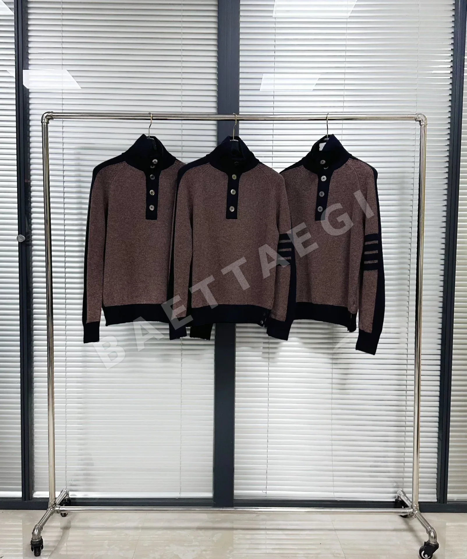 톰브라운 울 카라 블록 가디건 니트 142963
