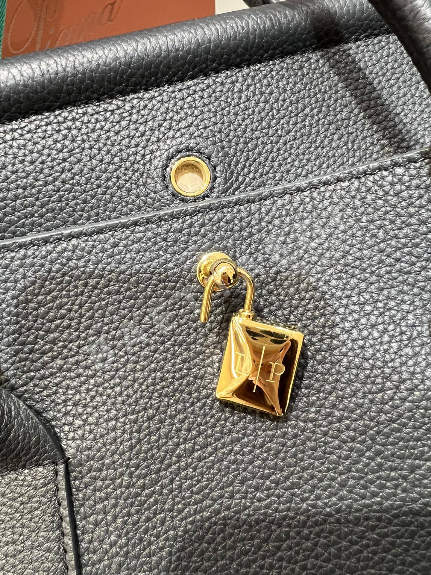 로로피아나 룸 네이비 블루 핸드백 상세 이미지 5