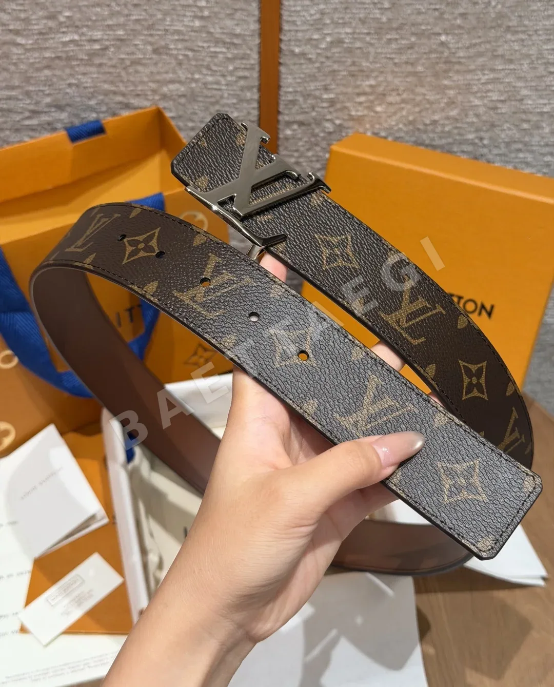 루이비통 이니셜 40mm 리버시블 벨트 상세 이미지 5
