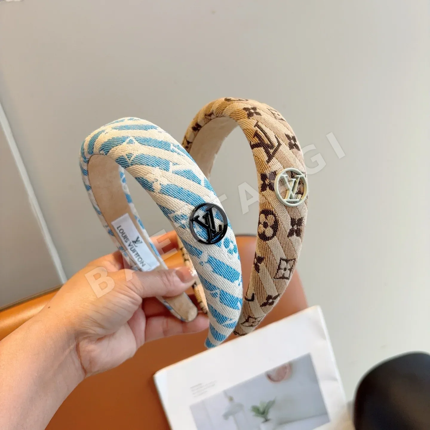 루이비통 클래식 챙 넓은 헤어밴드 상세 이미지 9