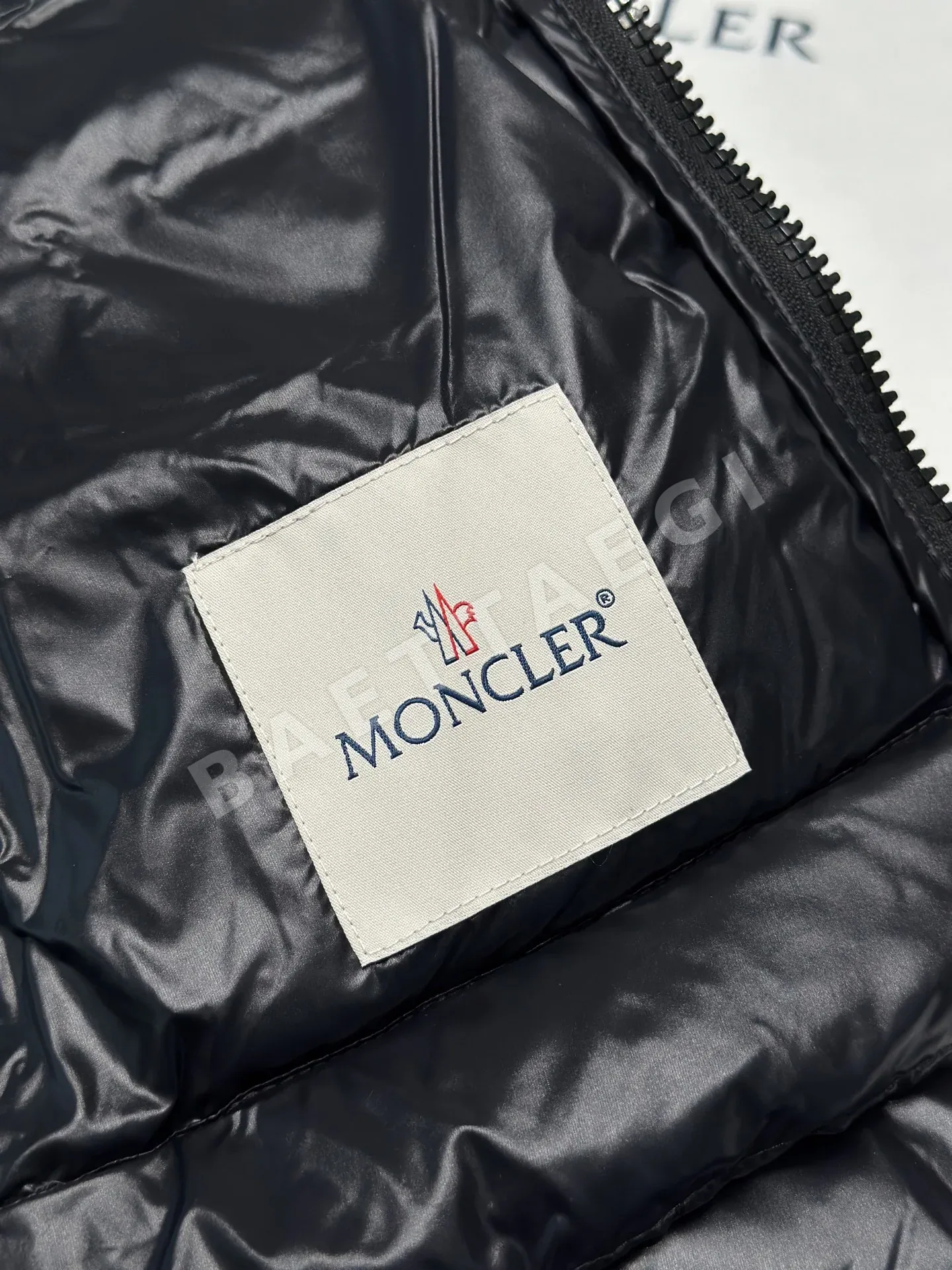 몽클레르 여성 슬림 패딩 재킷 상세 이미지 6
