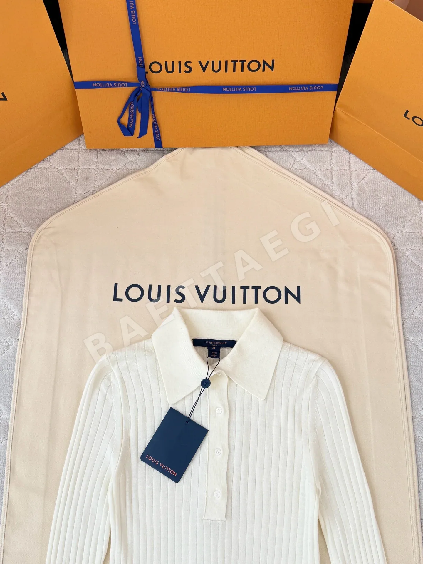 루이비통 LV 세로 스트라이프 폴로 카라 여성 니트 상세 이미지 3