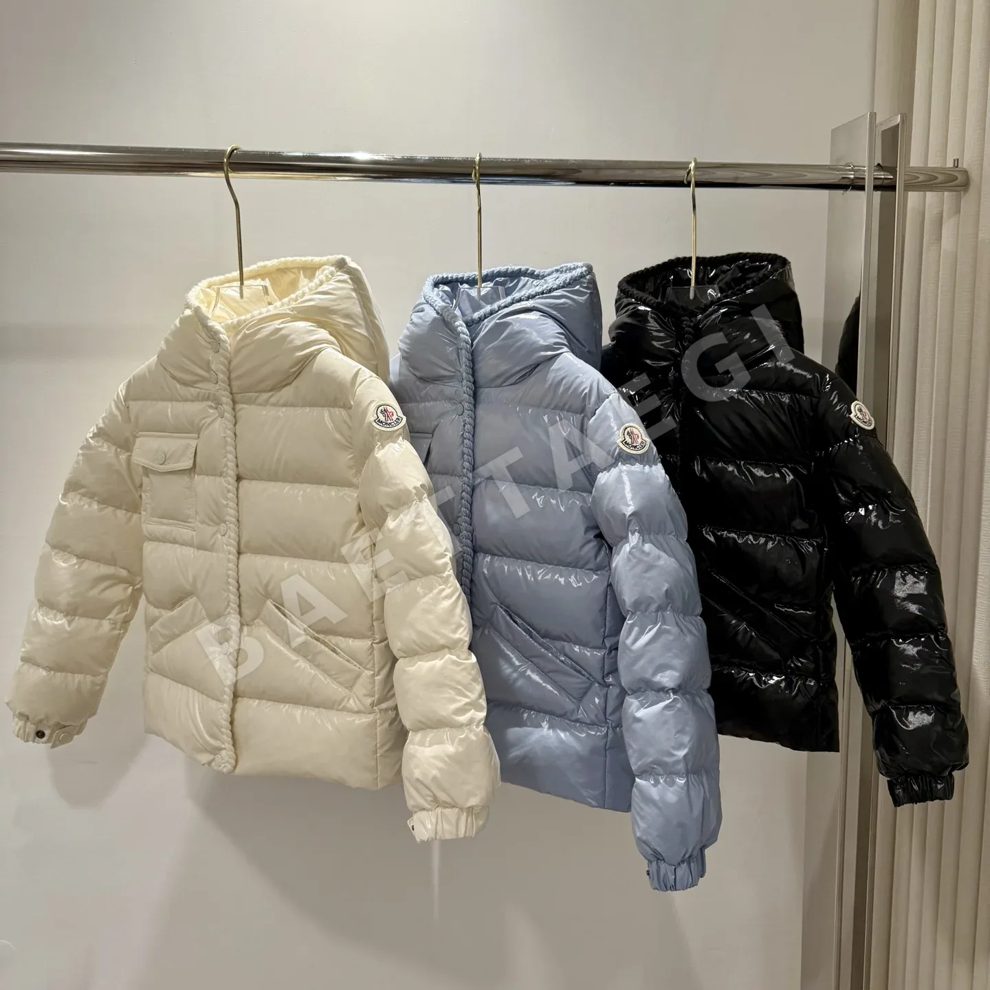 몽클레르 그레인 페이턴트레더 후드 다운 자켓 키즈 상세 이미지 2