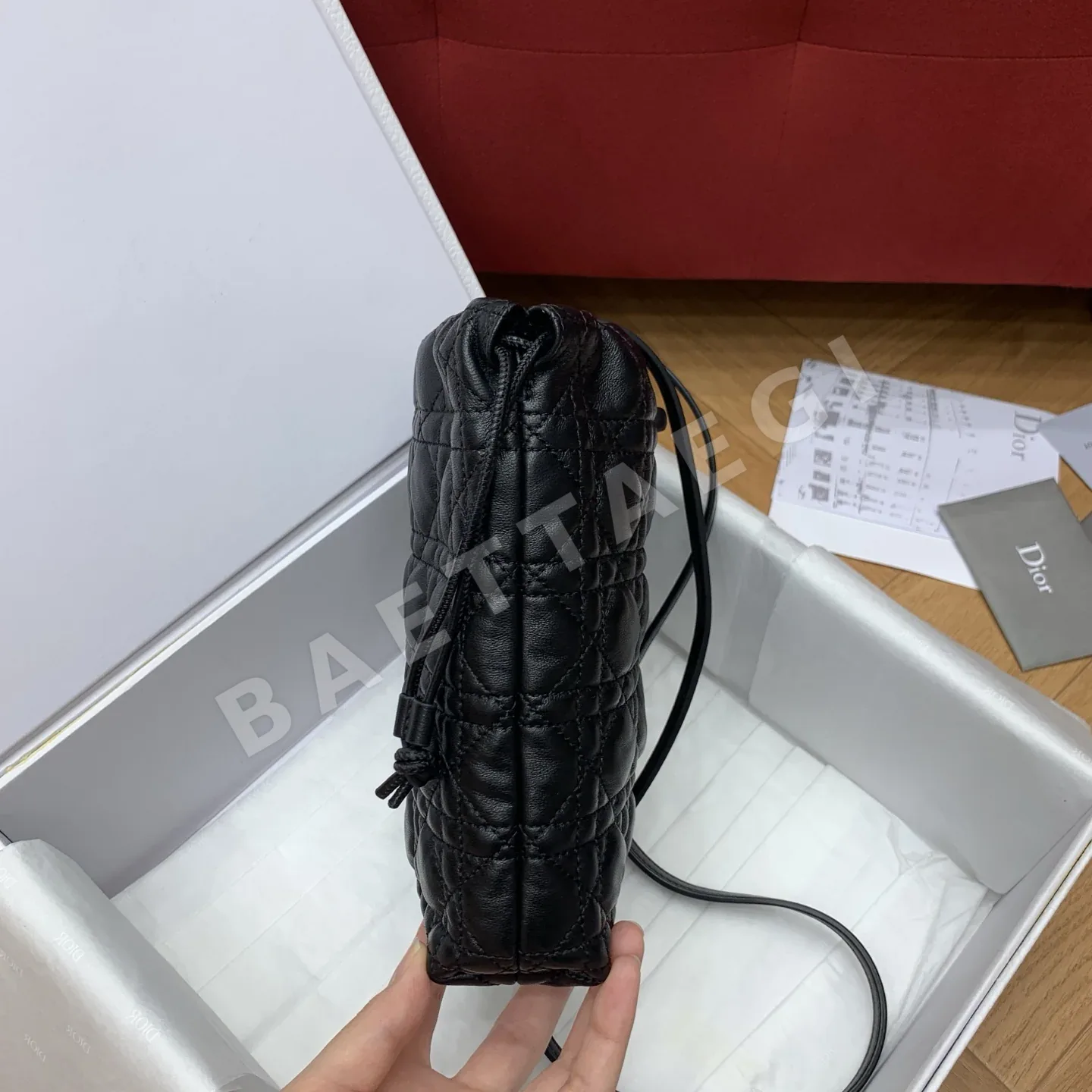 디올 램스킨 퀼팅 복주머니 가방 상세 이미지 4