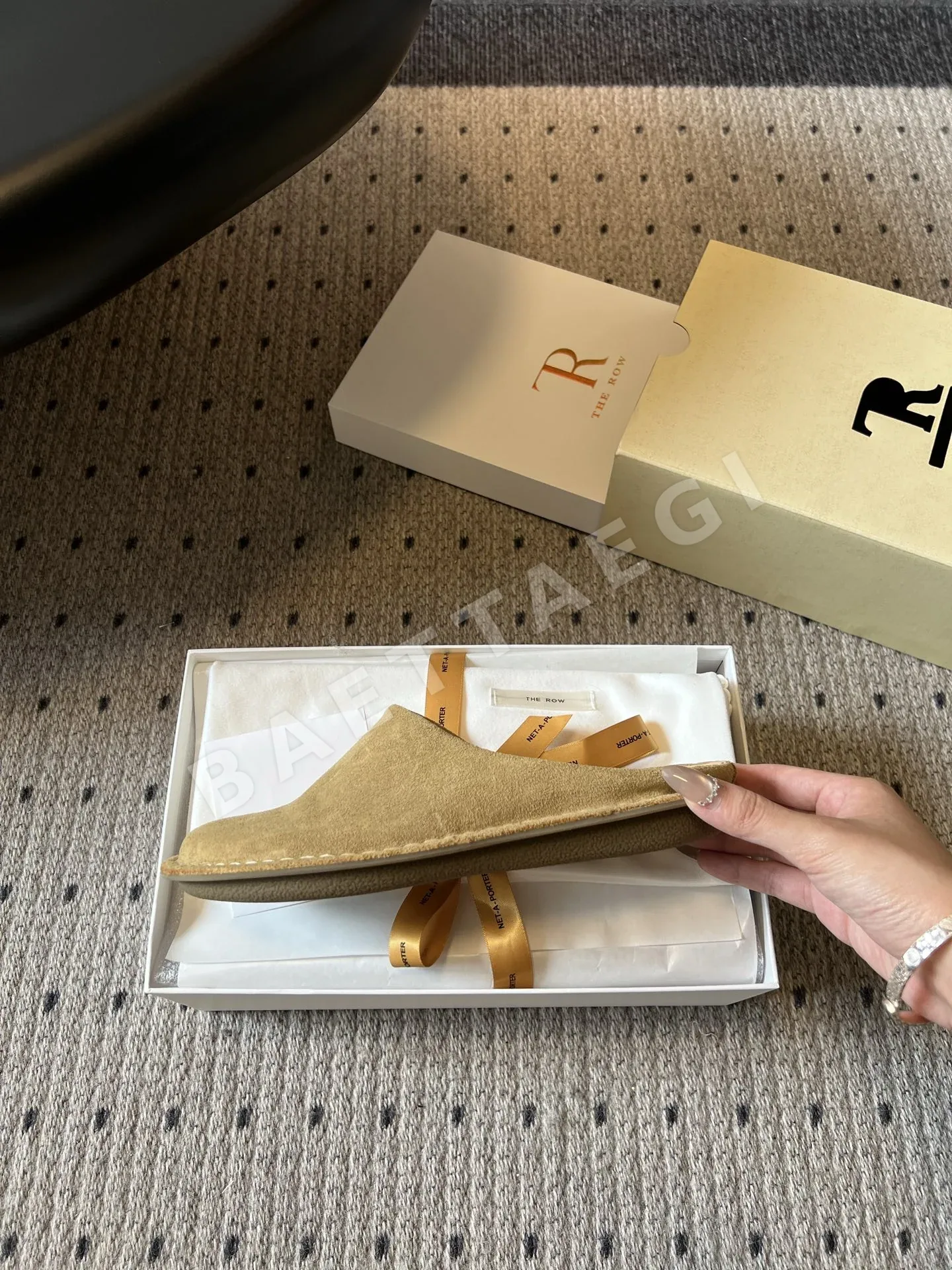 더로우 앞코 덮인 뮬 샌들 상세 이미지 5
