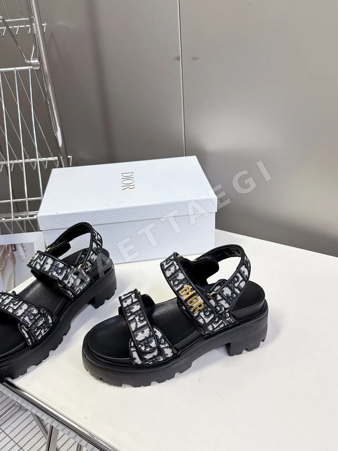 디올 벨크로 샌들 상세 이미지 3