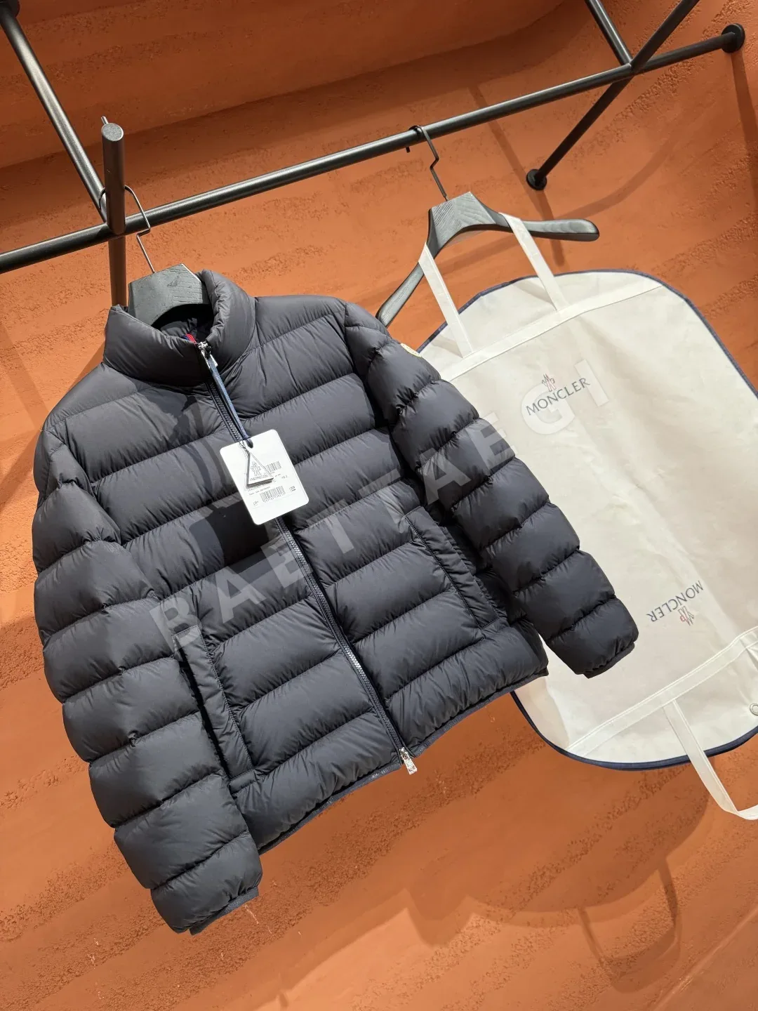 몽클레르 보디넷 쇼트 다운 자켓 상세 이미지 3
