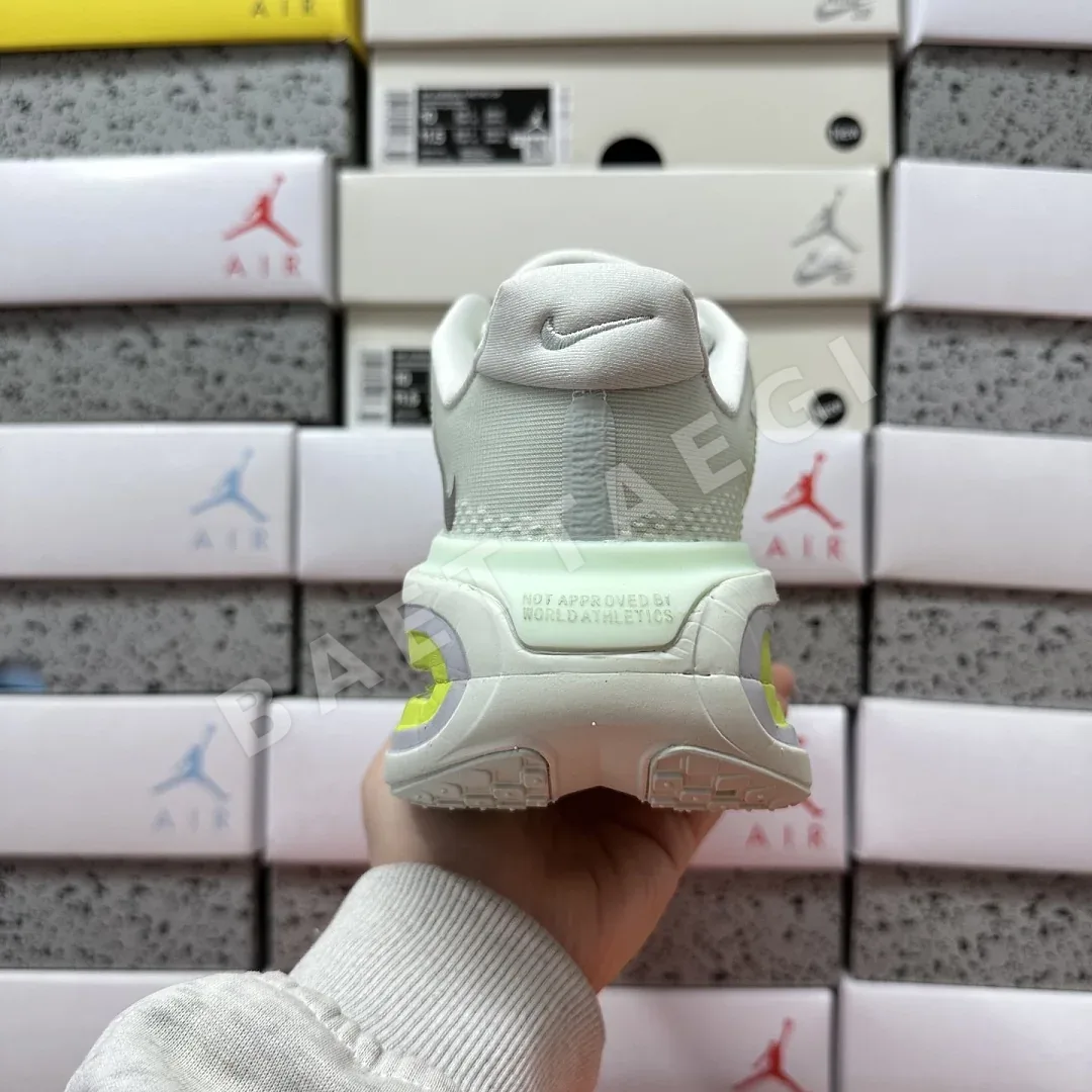 나이키 [5A] 보메로 프리미엄 옐로우 HQ2050-300 201618 Nike Vomero Premium Barely Volt 상세 이미지 10