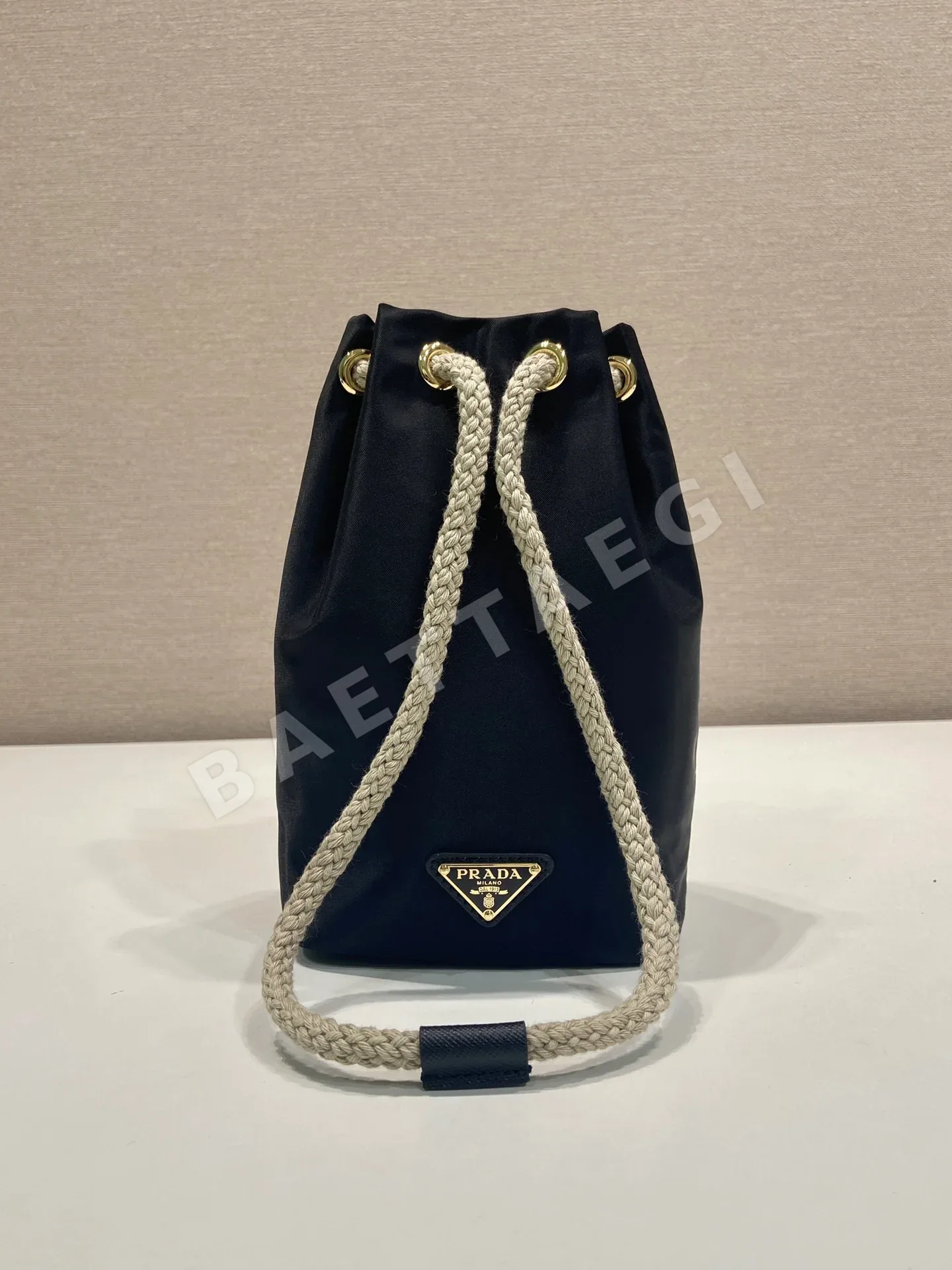 프라다 나일론 복주머니 스마트폰 가방 1ZT094