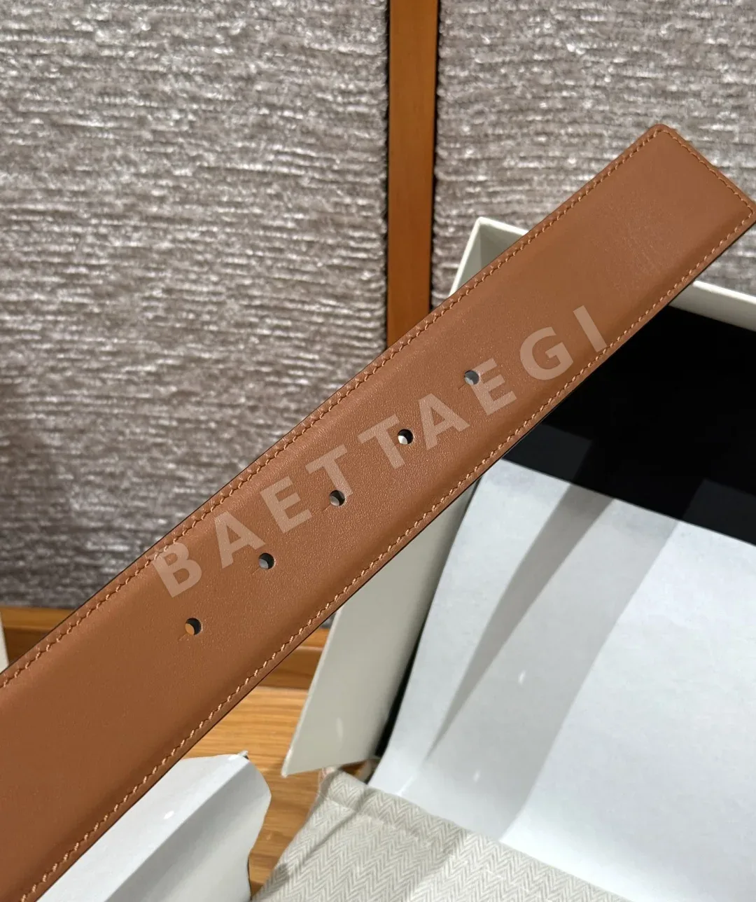 로에베 아나그램 양면 가죽 벨트 상세 이미지 8