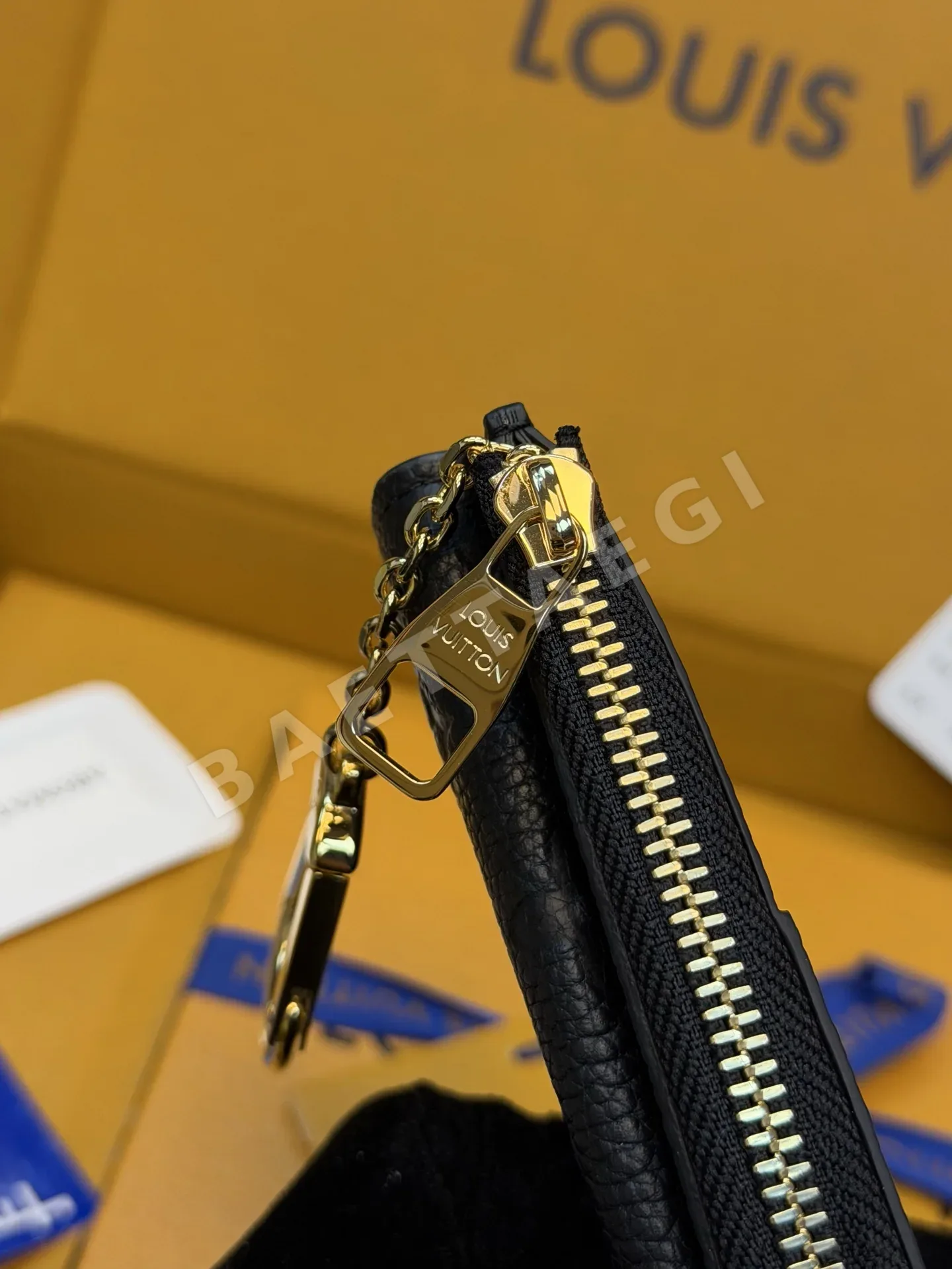 루이비통 모노그램 엠보싱 가죽 지갑 상세 이미지 6