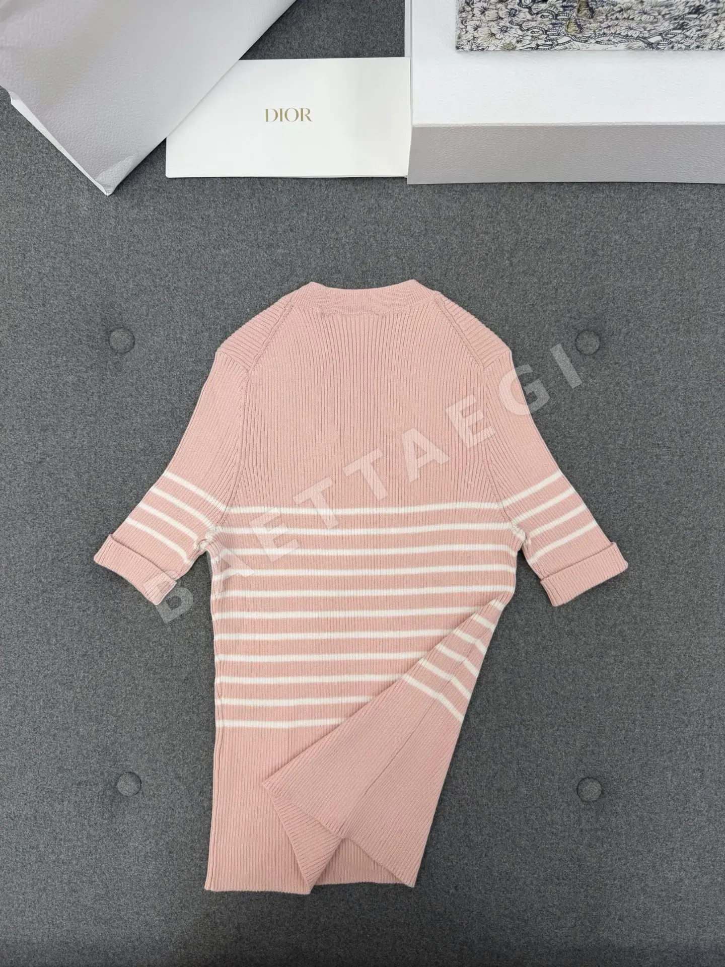 디올 핑크 슬림핏 반팔 니트 탑 상세 이미지 8