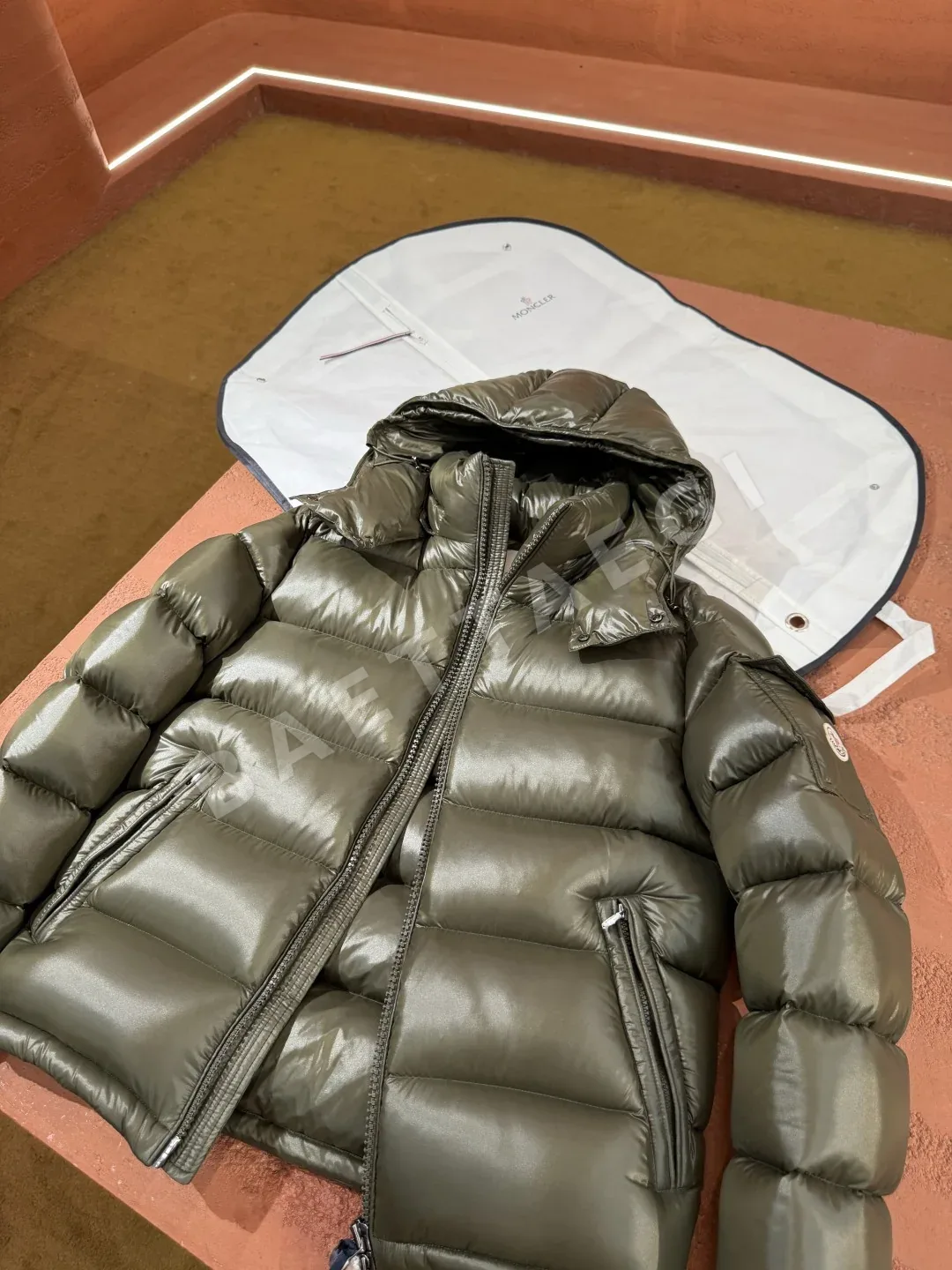 몽클레르 남성 패딩 상세 이미지 5
