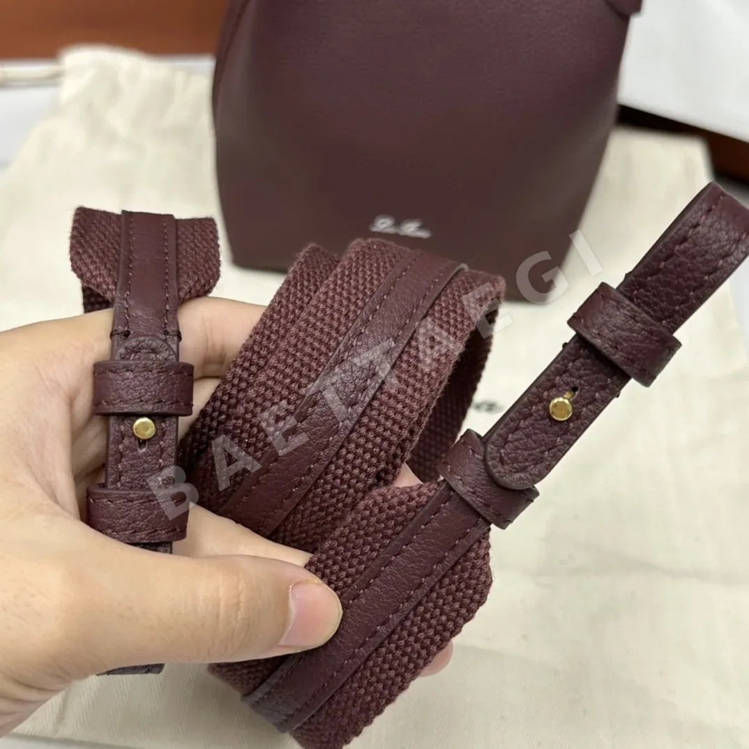 로로피아나 송아지가죽 적두 버킷 가방 상세 이미지 9
