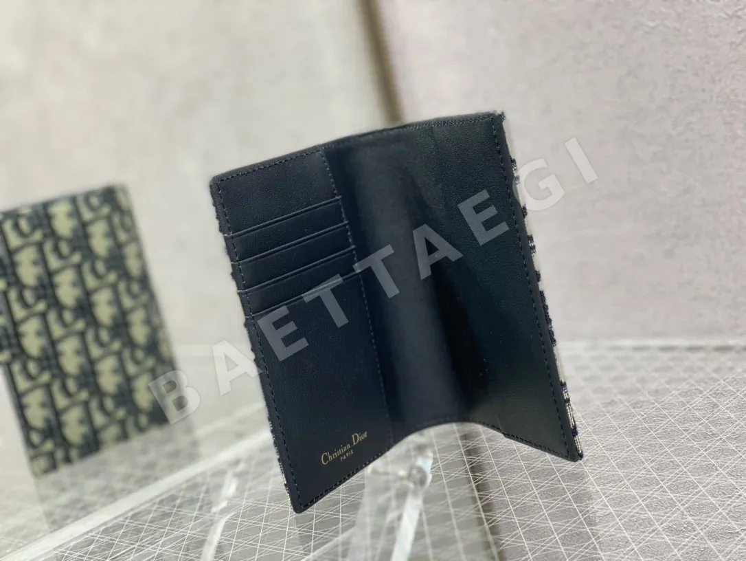 디올 오블리크 모노그램 여권지갑 상세 이미지 3