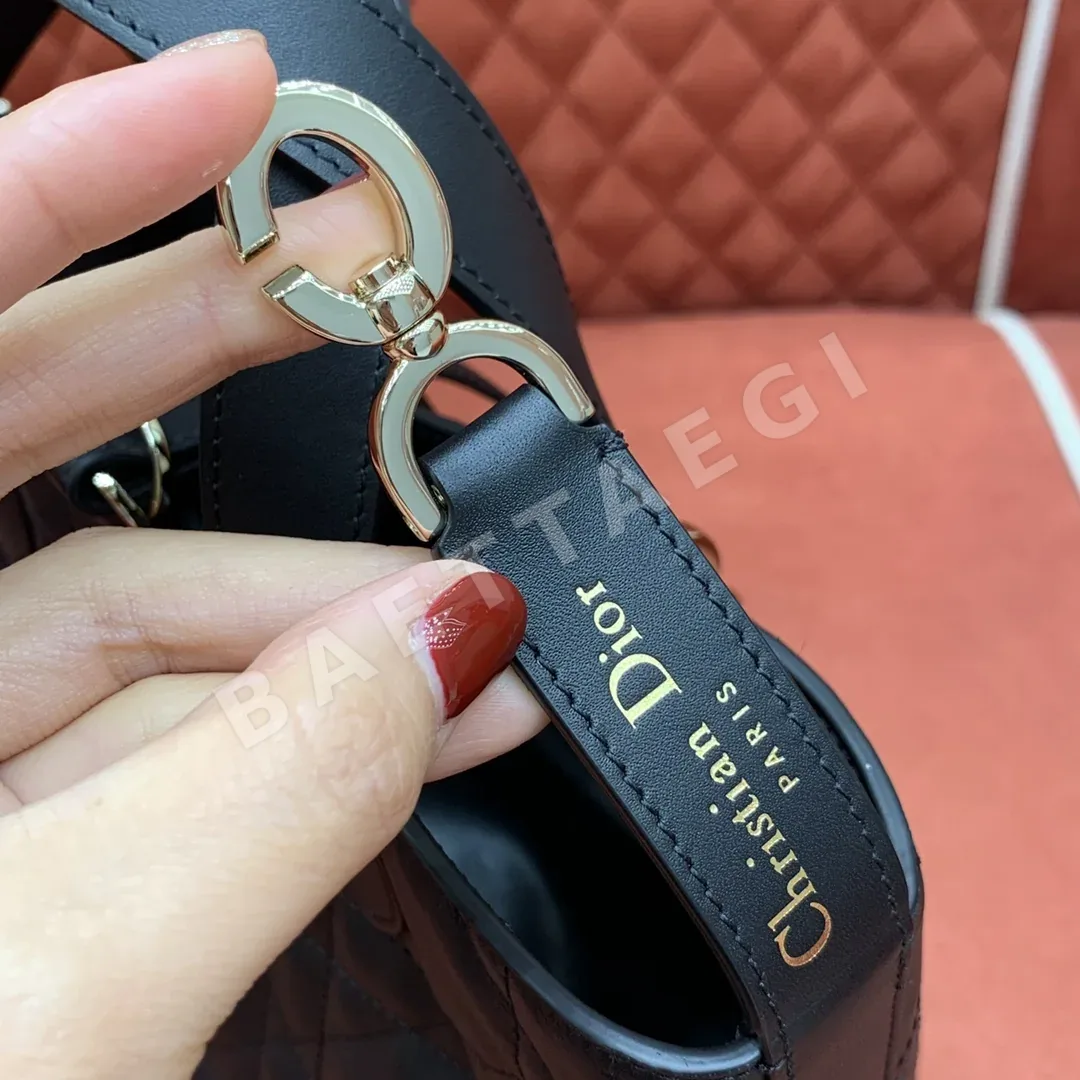 디올 뚜주흐 버티컬 스몰 소가죽 가방 상세 이미지 8