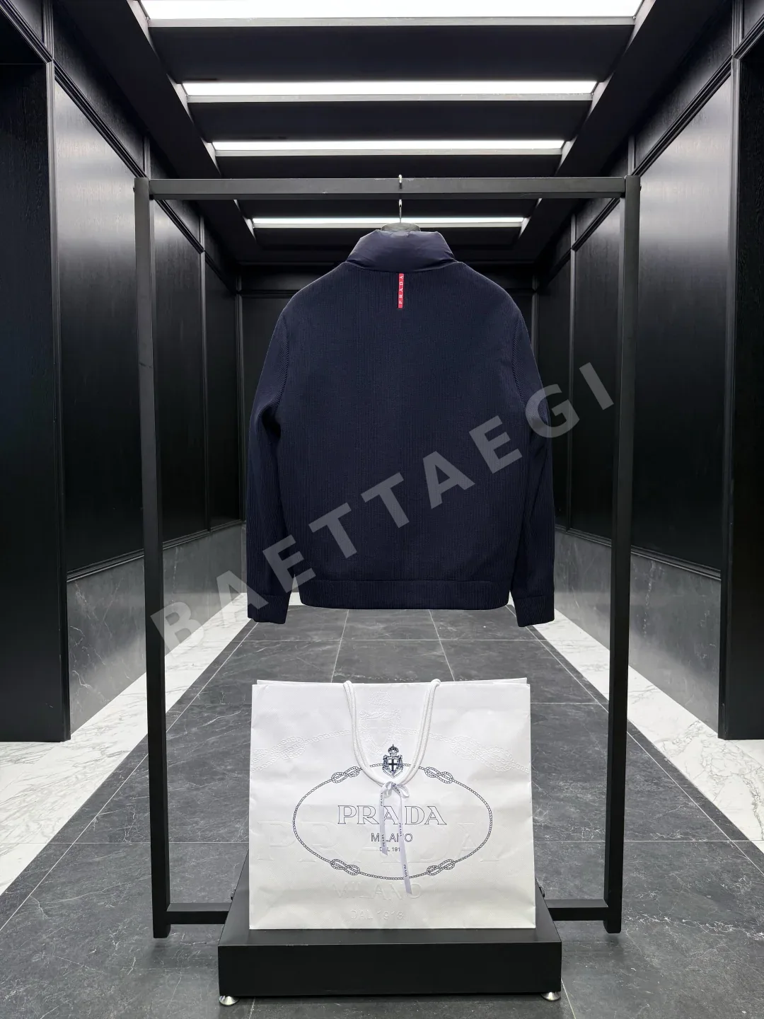 프라다 고급 구스다운 남성 패딩 재킷 상세 이미지 9