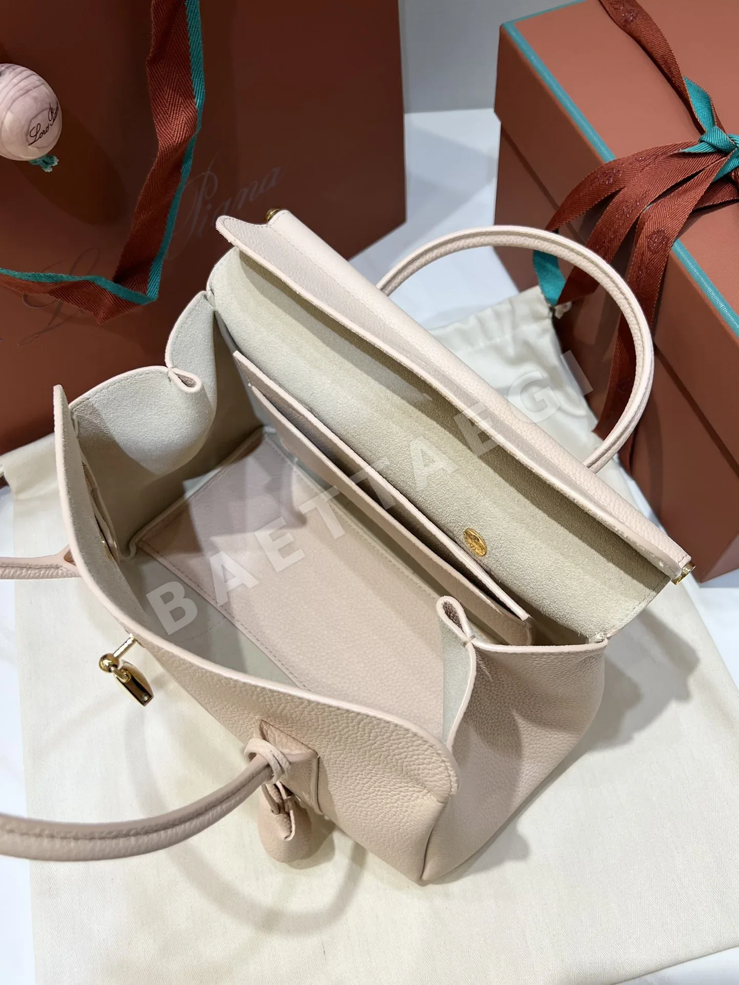 로로피아나 룸 크림 허니 핸드백 상세 이미지 7