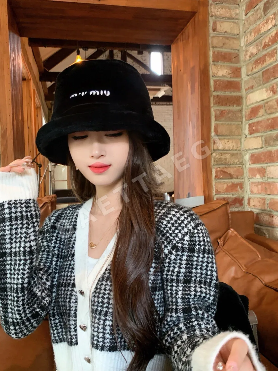 미우미우 페이크 퍼 모자 세트 상세 이미지 2