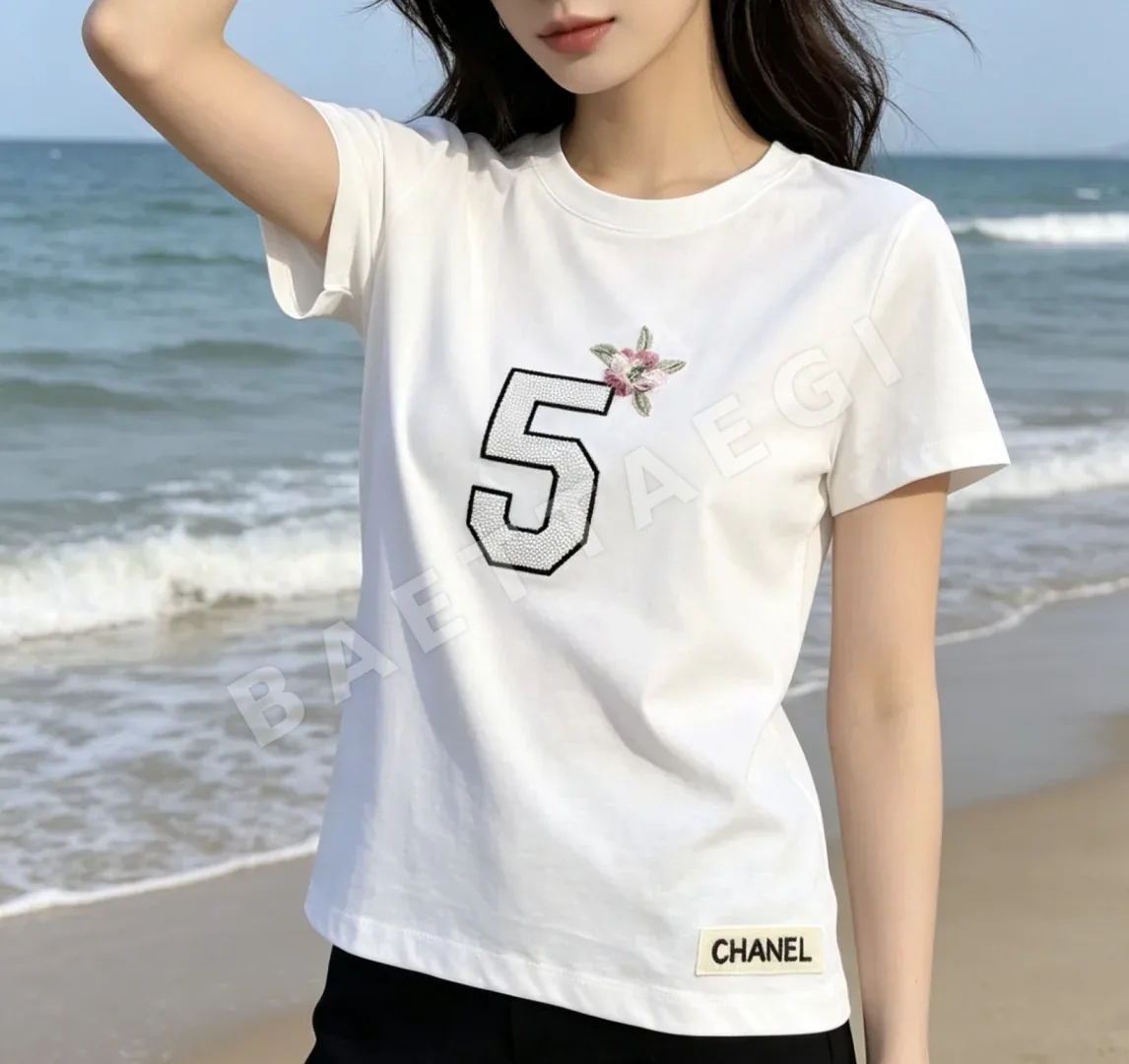 샤넬 로고 스팽글 자수 여성 반팔티 상세 이미지 8