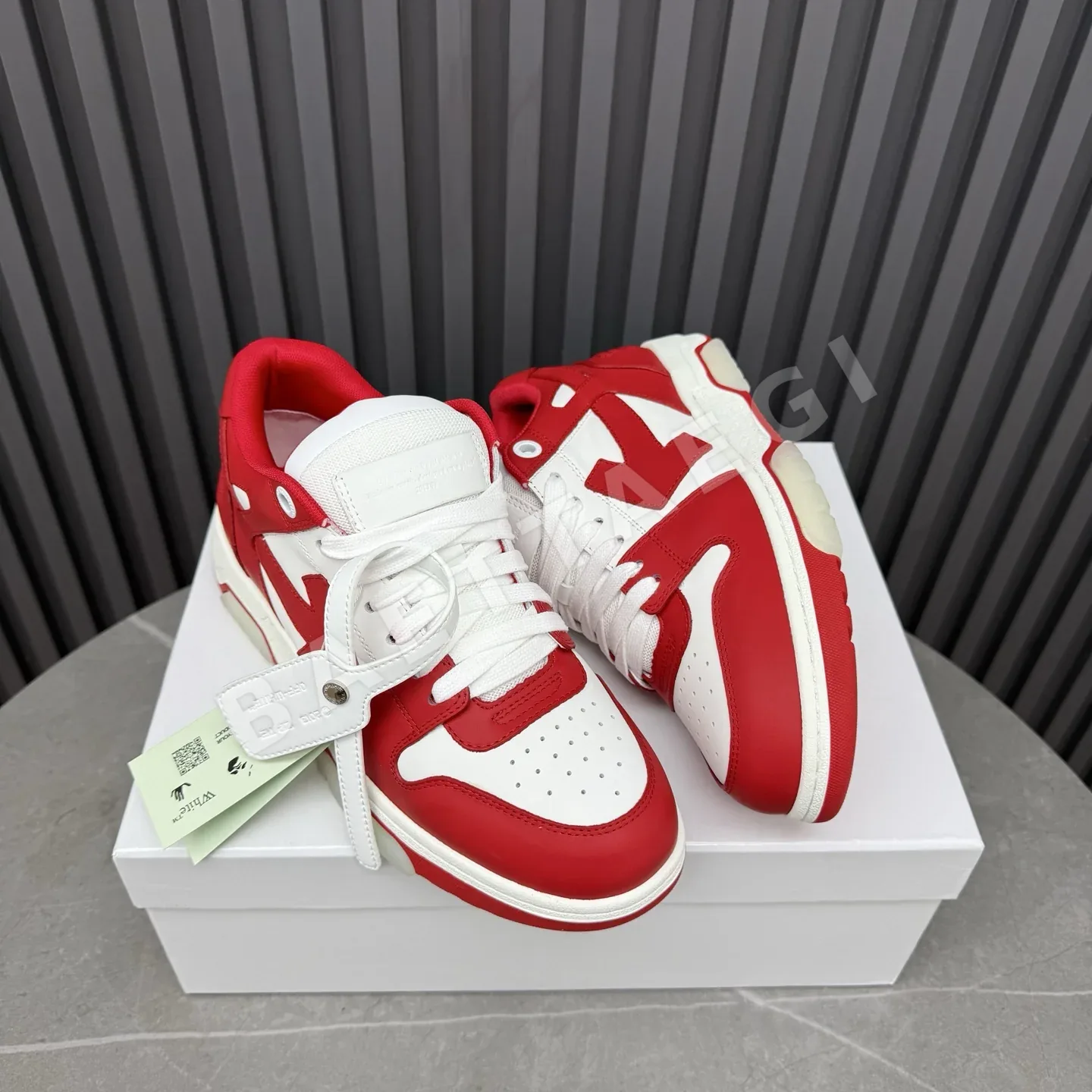 오프화이트 스니커즈 상세 이미지 3