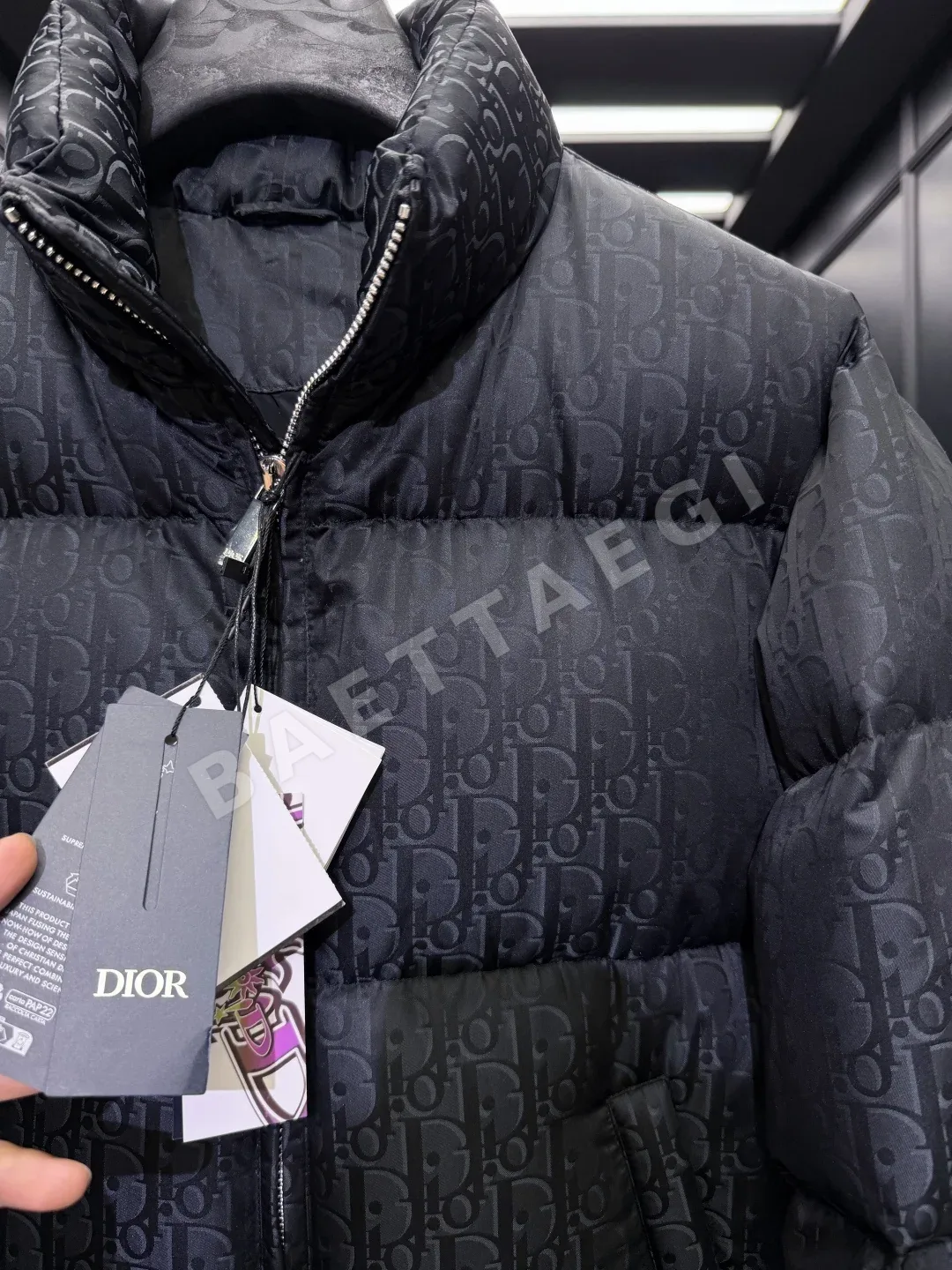 디올 오블리크 프린트 스탠드 카라 퀼팅 다운 패딩 재킷 상세 이미지 5