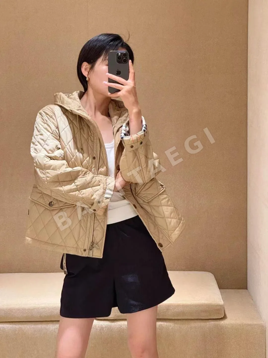 버버리 다이아몬드 퀼팅 후드 코튼 여성 자켓 상세 이미지 5