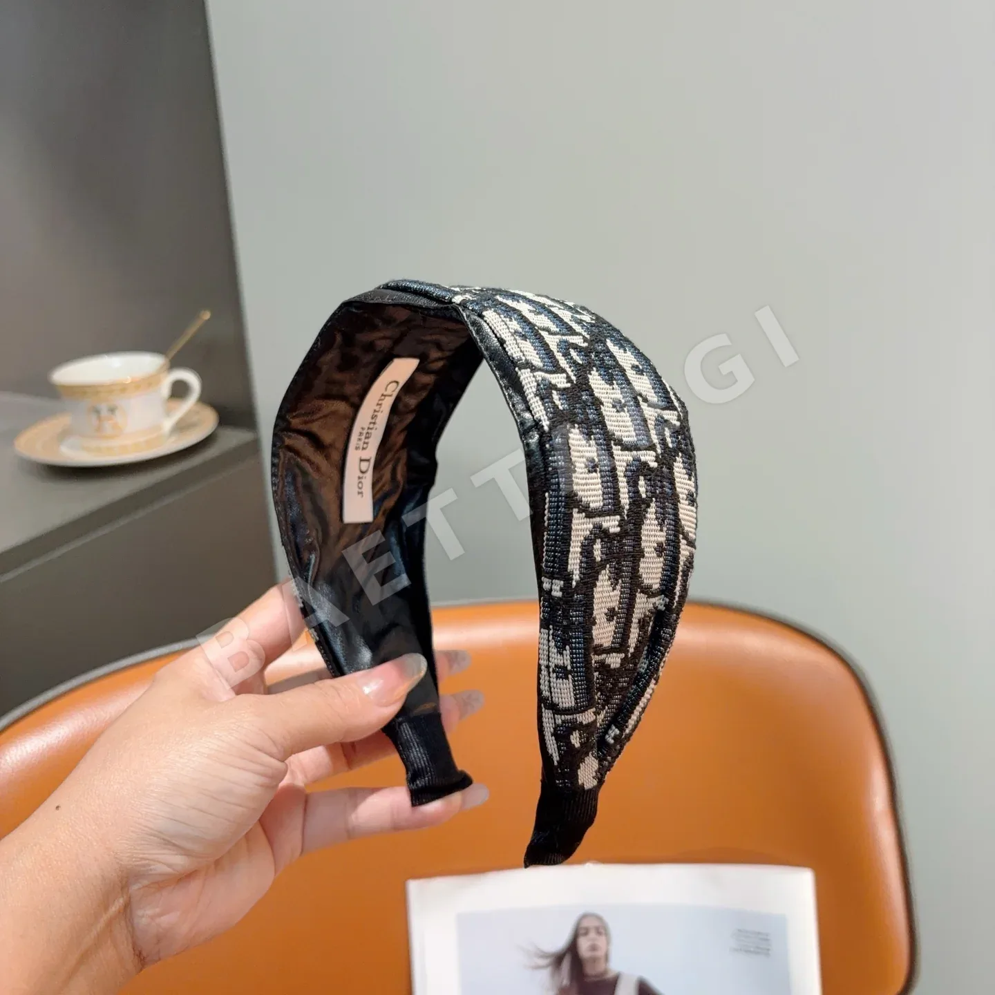 디올 모노그램 패턴 헤어밴드 184373