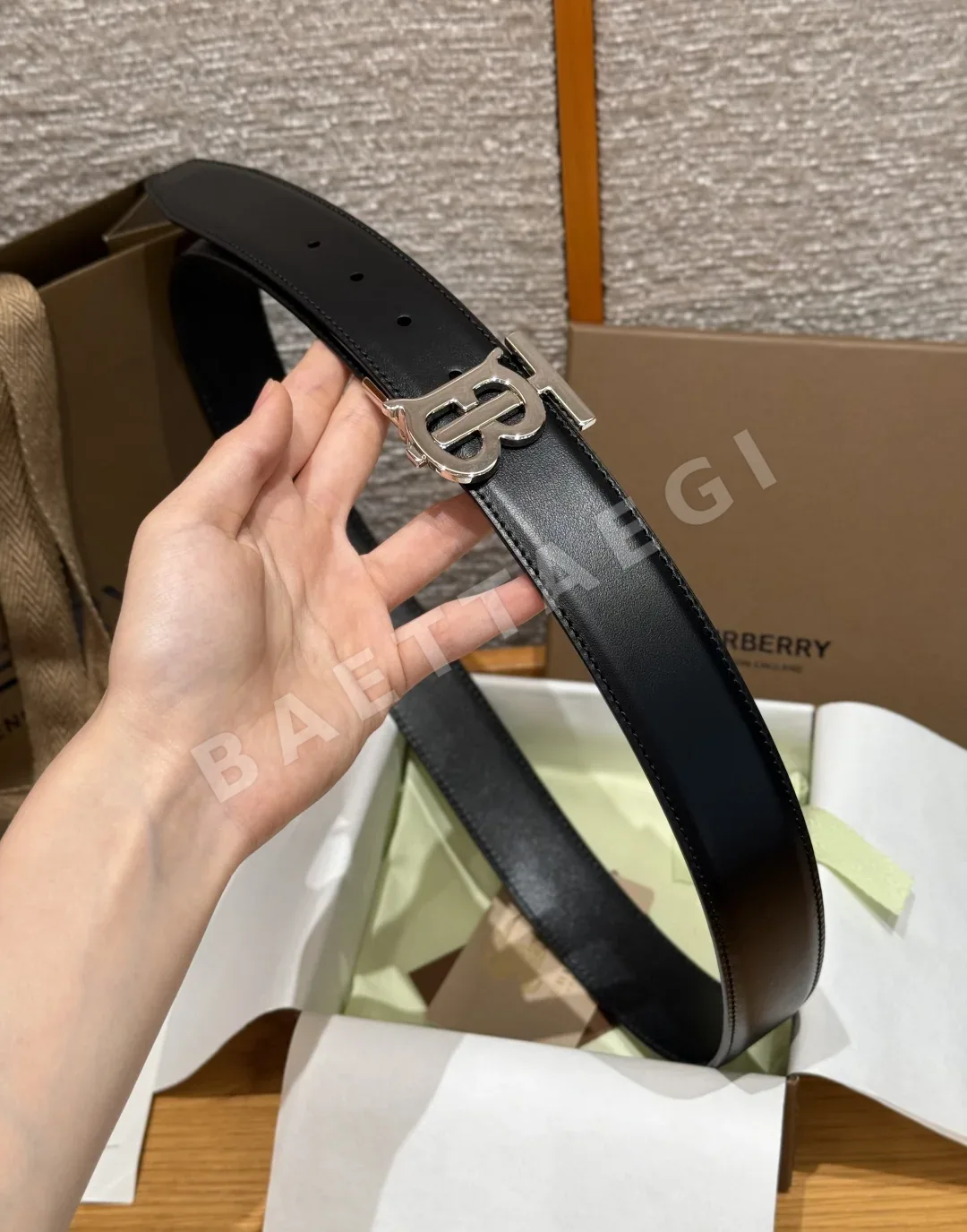 버버리 TB 로고 송아지가죽 벨트 35MM 상세 이미지 3