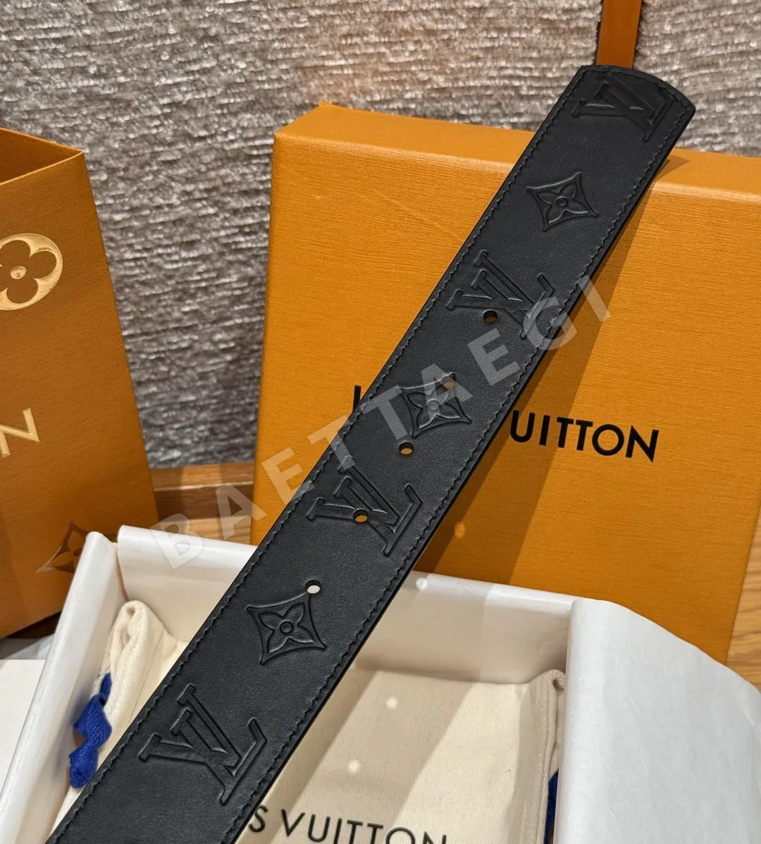 루이비통 디멘션 드리프트 플라워 스터드 40mm 리버서블 벨트 상세 이미지 8