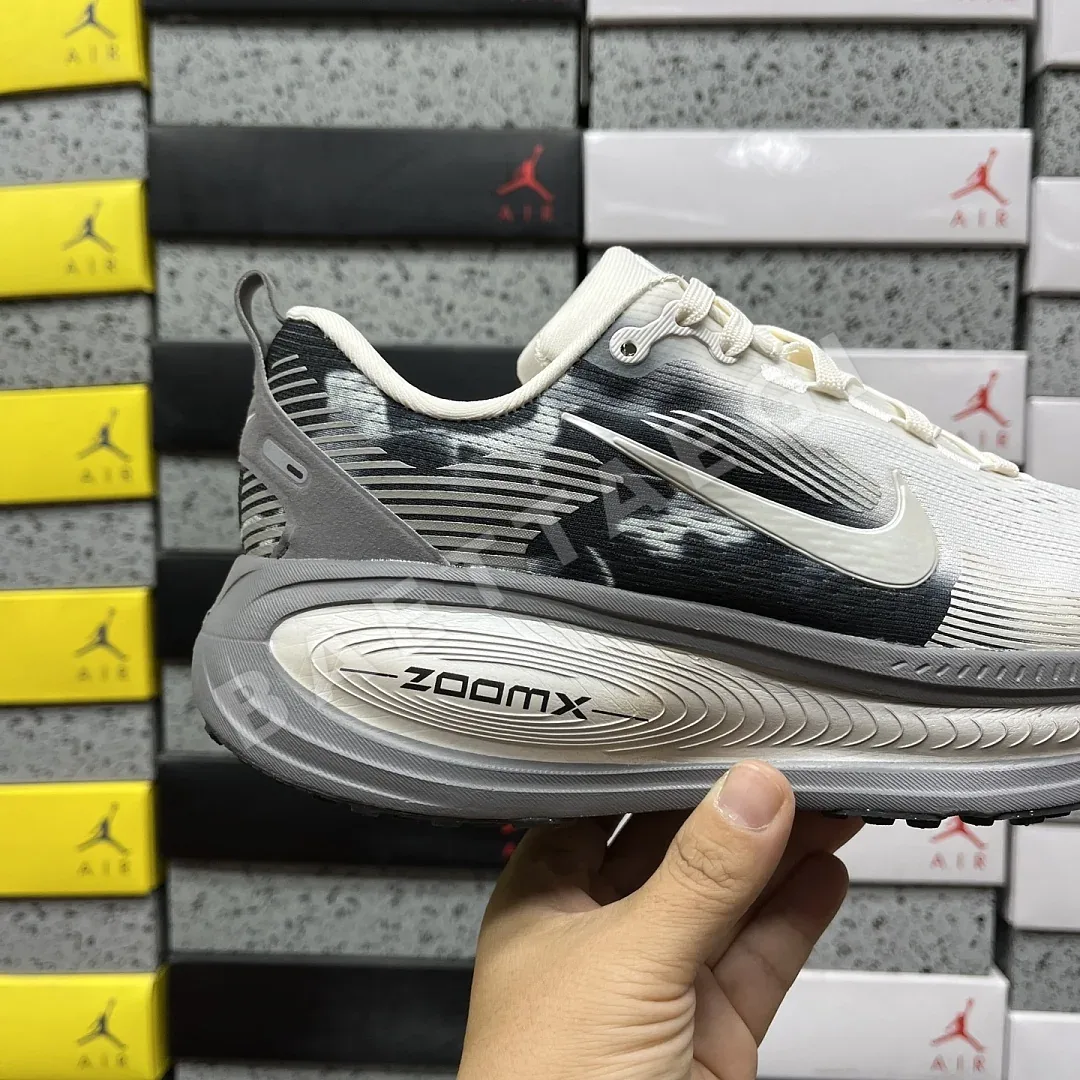 나이키 [XY] 보메로 18 IF4463-002 201688 Nike Vomero 18 상세 이미지 10